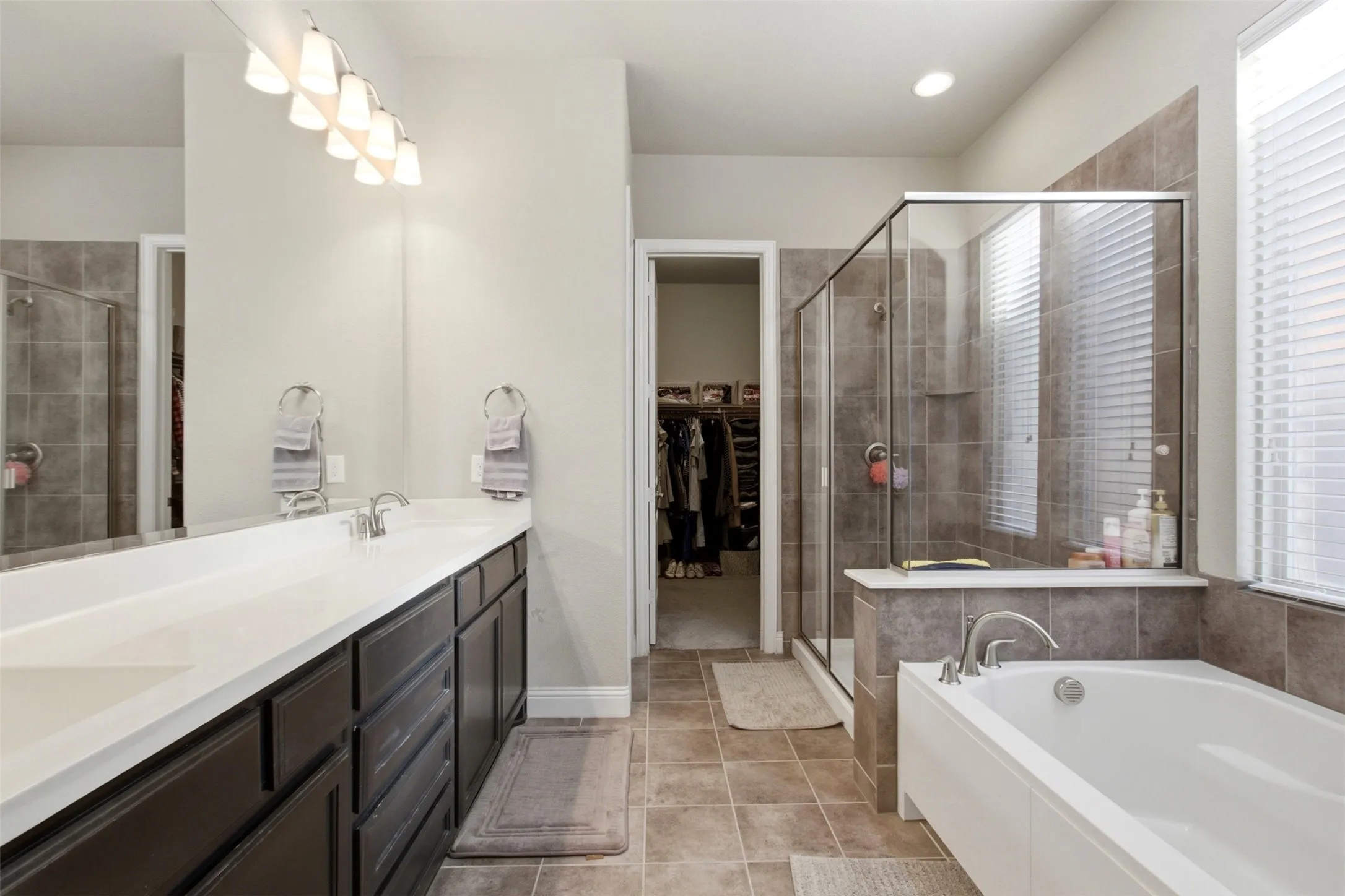Single Family Residence For Sale in Tarrant County , 7124 Chelsea Drive, North Richland Hills, Texas 76180, 4 Bedroom, 4 Bathroom, 2 Garage spaces, 3,391 Sqft, built in 2016, mls#21382178, Real Estate Agent in North Richland Hills, Homes For Sale in Tarrant county, Homes For Sale in North Richland Hills, Realtor in North Richland Hills Texas, Real Estate Brokerage Independent Realty Texas, Luminita Cordes Realtor