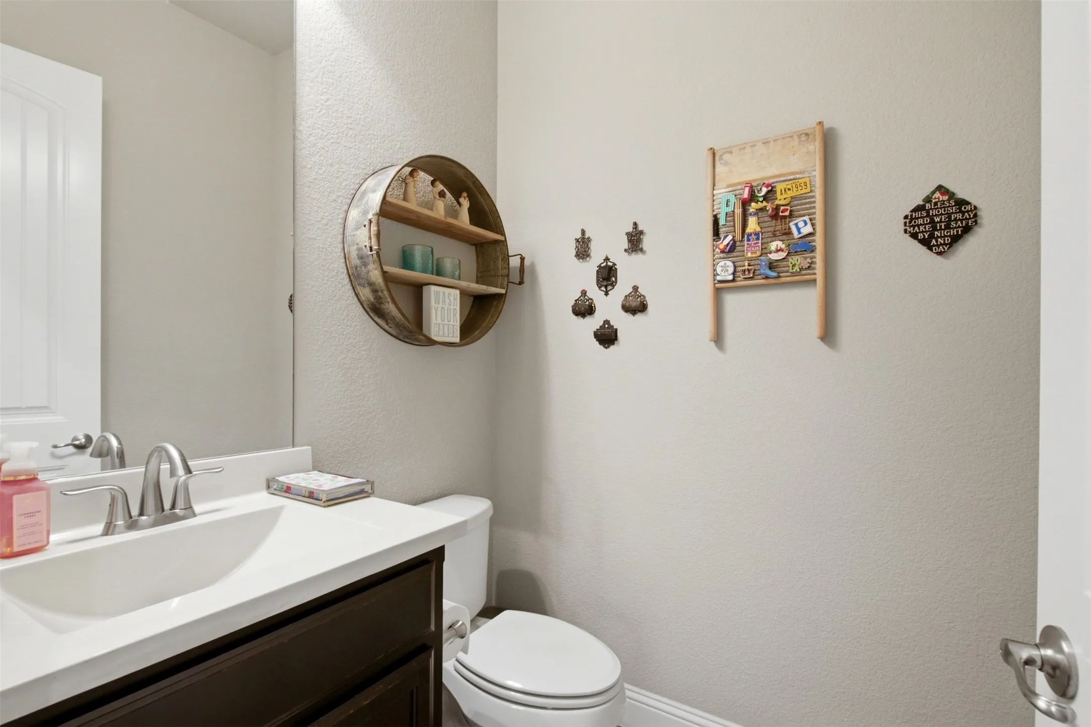 Single Family Residence For Sale in Tarrant County , 7124 Chelsea Drive, North Richland Hills, Texas 76180, 4 Bedroom, 4 Bathroom, 2 Garage spaces, 3,391 Sqft, built in 2016, mls#21382178, Real Estate Agent in North Richland Hills, Homes For Sale in Tarrant county, Homes For Sale in North Richland Hills, Realtor in North Richland Hills Texas, Real Estate Brokerage Independent Realty Texas, Luminita Cordes Realtor
