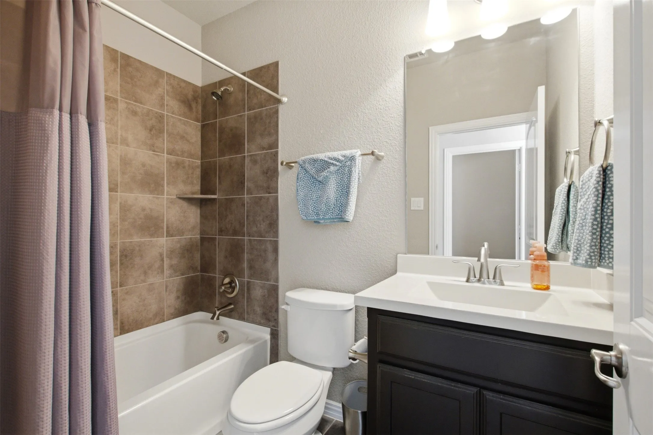 Single Family Residence For Sale in Tarrant County , 7124 Chelsea Drive, North Richland Hills, Texas 76180, 4 Bedroom, 4 Bathroom, 2 Garage spaces, 3,391 Sqft, built in 2016, mls#21382178, Real Estate Agent in North Richland Hills, Homes For Sale in Tarrant county, Homes For Sale in North Richland Hills, Realtor in North Richland Hills Texas, Real Estate Brokerage Independent Realty Texas, Luminita Cordes Realtor