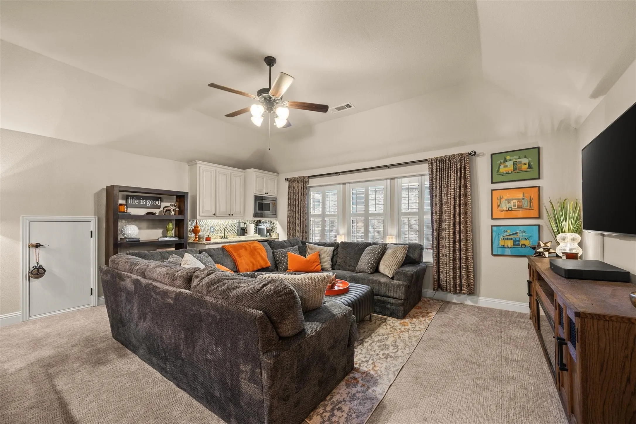 Single Family Residence For Sale in Collin County , 4301 Mimosa Drive, Melissa, Texas 75454, 4 Bedroom, 4 Bathroom, 3 Garage spaces, 3,481 Sqft, built in 2016, mls#21383832, Real Estate Agent in Melissa, Homes For Sale in Collin county, Homes For Sale in Melissa, Realtor in Melissa Texas, Real Estate Brokerage Independent Realty Texas, Luminita Cordes Realtor