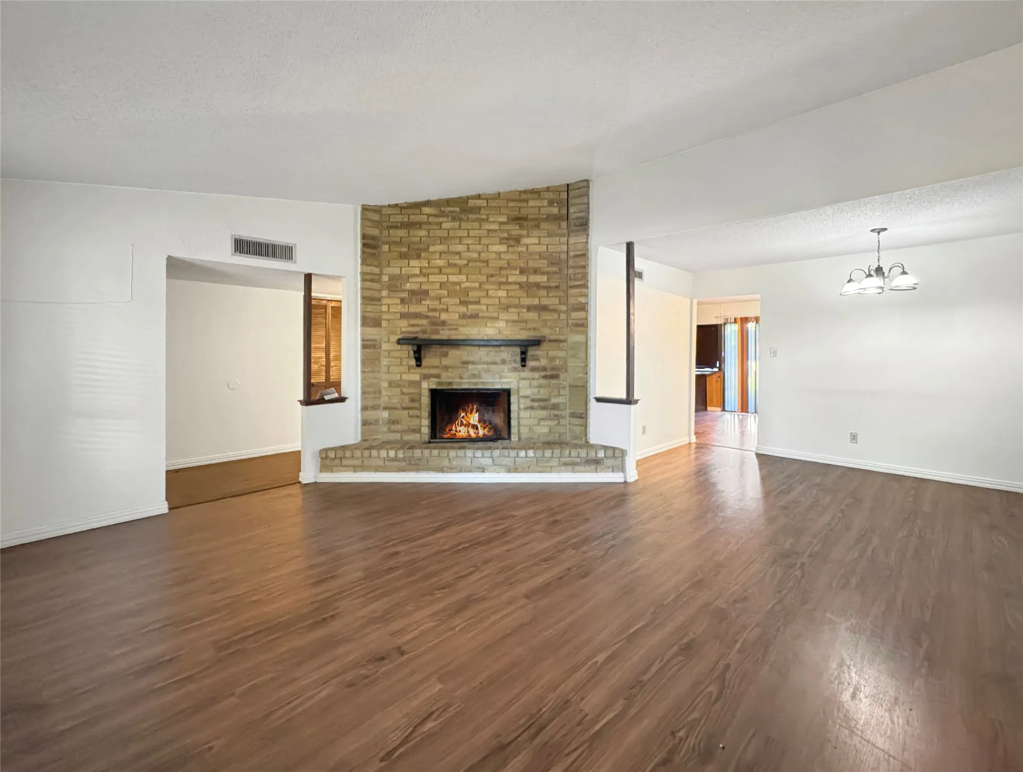 Single Family Residence For Sale in Dallas County , 705 Priscilla, De Soto, Texas 75115, 3 Bedroom, 2 Bathroom, 1 Garage spaces, 1,707 Sqft, built in 1979, mls#21383840, Real Estate Agent in De Soto, Homes For Sale in Dallas county, Homes For Sale in De Soto, Realtor in De Soto Texas, Real Estate Brokerage Independent Realty Texas, Luminita Cordes Realtor