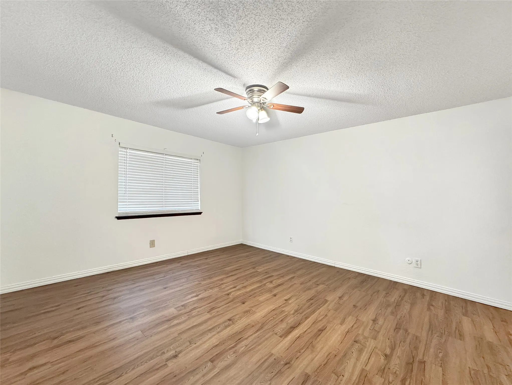 Single Family Residence For Sale in Dallas County , 705 Priscilla, De Soto, Texas 75115, 3 Bedroom, 2 Bathroom, 1 Garage spaces, 1,707 Sqft, built in 1979, mls#21383840, Real Estate Agent in De Soto, Homes For Sale in Dallas county, Homes For Sale in De Soto, Realtor in De Soto Texas, Real Estate Brokerage Independent Realty Texas, Luminita Cordes Realtor