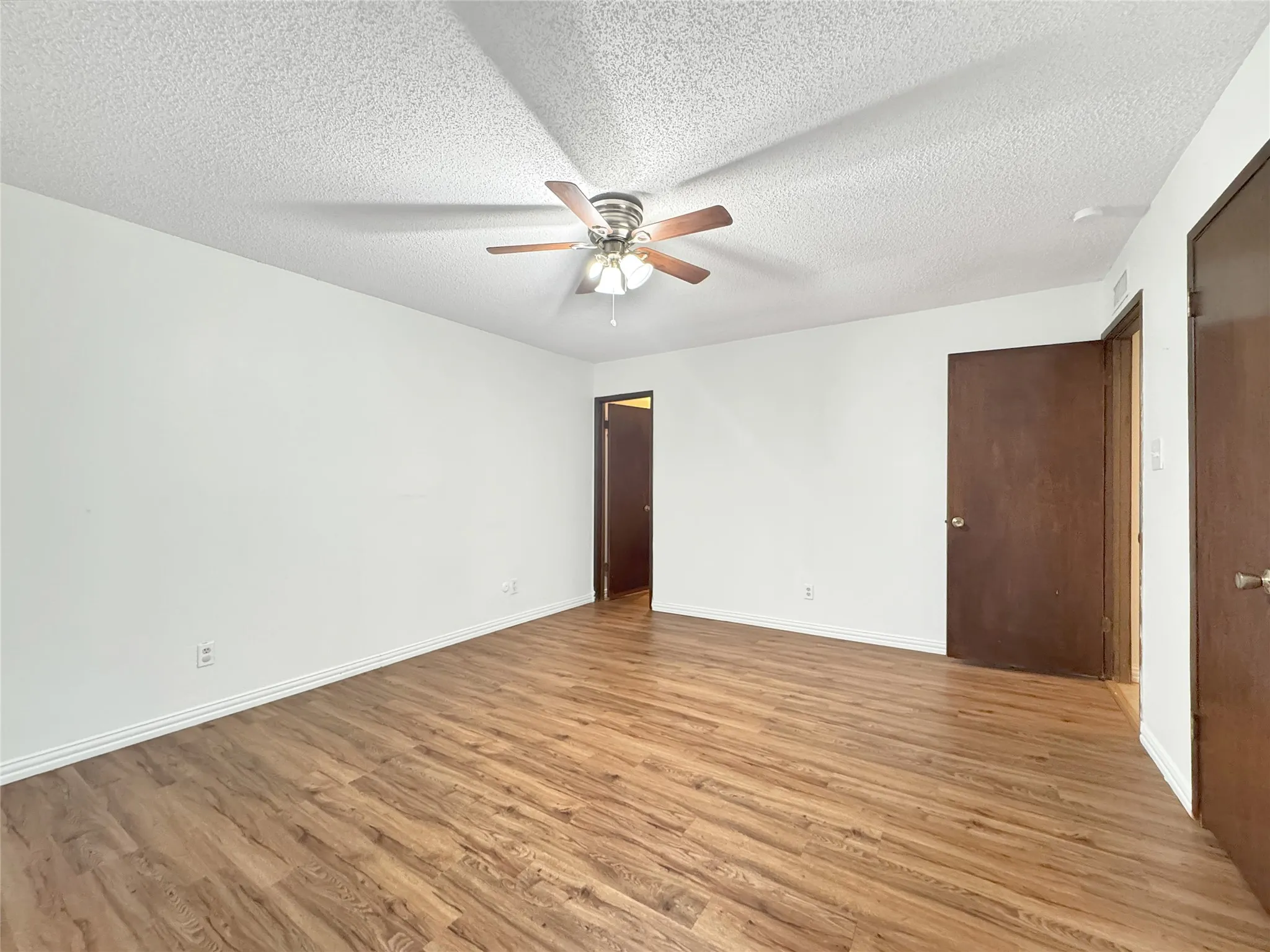 Single Family Residence For Sale in Dallas County , 705 Priscilla, De Soto, Texas 75115, 3 Bedroom, 2 Bathroom, 1 Garage spaces, 1,707 Sqft, built in 1979, mls#21383840, Real Estate Agent in De Soto, Homes For Sale in Dallas county, Homes For Sale in De Soto, Realtor in De Soto Texas, Real Estate Brokerage Independent Realty Texas, Luminita Cordes Realtor