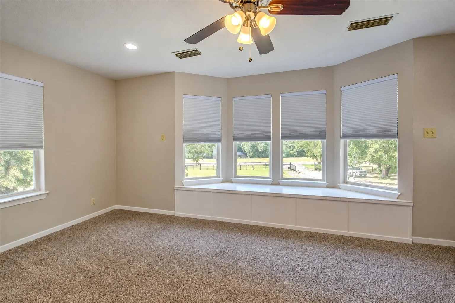 Single Family Residence For Sale in Hunt County , 958 State Highway 24, Campbell, Texas 75422, 3 Bedroom, 3 Bathroom, 4 Garage spaces, 2,508 Sqft, built in 1987, mls#21383289, Real Estate Agent in Campbell, Homes For Sale in Hunt county, Homes For Sale in Campbell, Realtor in Campbell Texas, Real Estate Brokerage Independent Realty Texas, Luminita Cordes Realtor