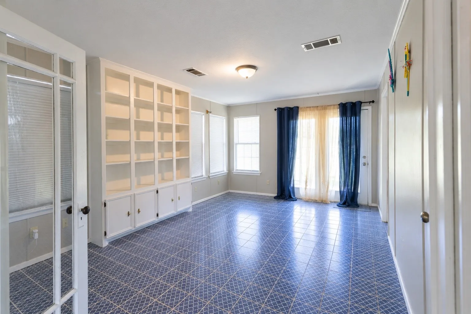 Single Family Residence For Sale in Hunt County , 958 State Highway 24, Campbell, Texas 75422, 3 Bedroom, 3 Bathroom, 4 Garage spaces, 2,508 Sqft, built in 1987, mls#21383289, Real Estate Agent in Campbell, Homes For Sale in Hunt county, Homes For Sale in Campbell, Realtor in Campbell Texas, Real Estate Brokerage Independent Realty Texas, Luminita Cordes Realtor
