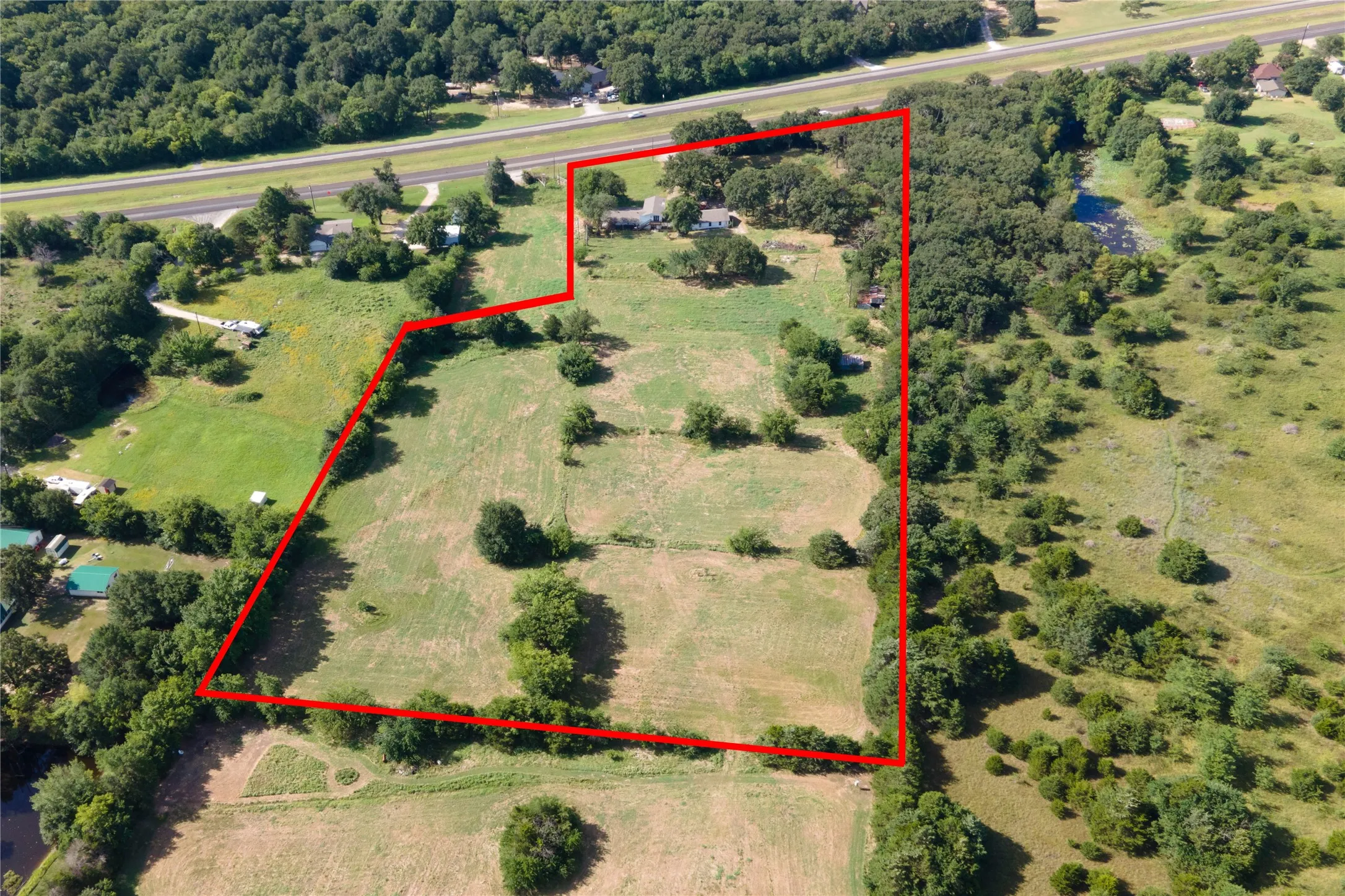 Single Family Residence For Sale in Hunt County , 958 State Highway 24, Campbell, Texas 75422, 3 Bedroom, 3 Bathroom, 4 Garage spaces, 2,508 Sqft, built in 1987, mls#21383289, Real Estate Agent in Campbell, Homes For Sale in Hunt county, Homes For Sale in Campbell, Realtor in Campbell Texas, Real Estate Brokerage Independent Realty Texas, Luminita Cordes Realtor