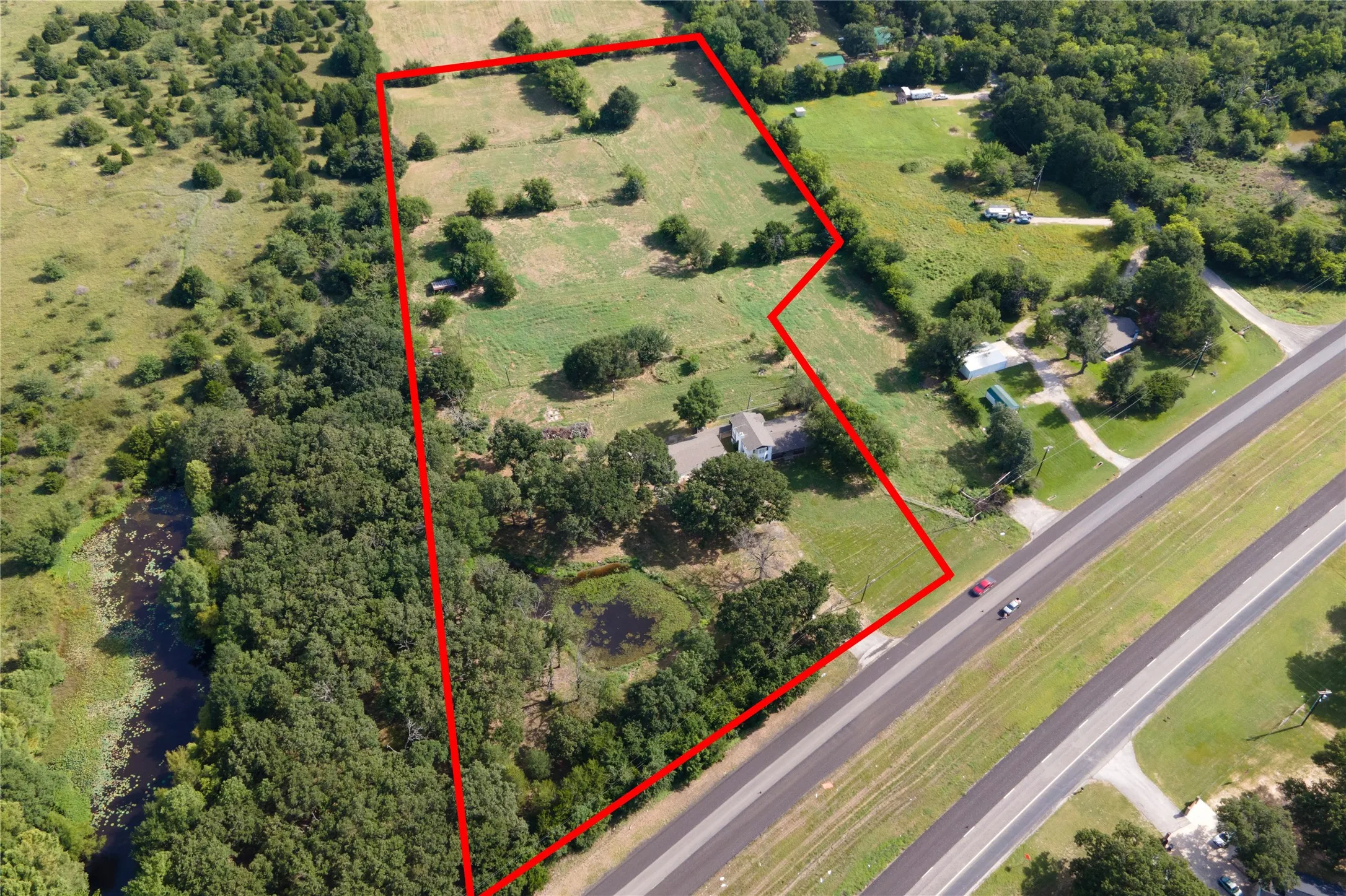 Single Family Residence For Sale in Hunt County , 958 State Highway 24, Campbell, Texas 75422, 3 Bedroom, 3 Bathroom, 4 Garage spaces, 2,508 Sqft, built in 1987, mls#21383289, Real Estate Agent in Campbell, Homes For Sale in Hunt county, Homes For Sale in Campbell, Realtor in Campbell Texas, Real Estate Brokerage Independent Realty Texas, Luminita Cordes Realtor