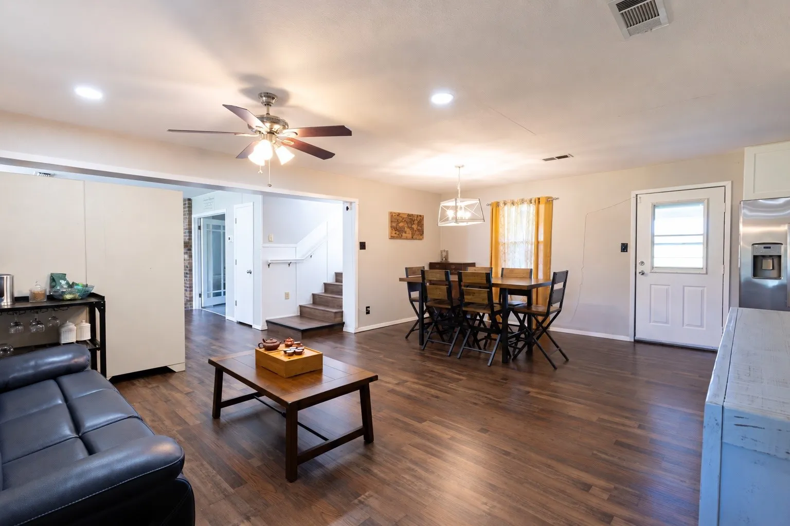 Single Family Residence For Sale in Hunt County , 958 State Highway 24, Campbell, Texas 75422, 3 Bedroom, 3 Bathroom, 4 Garage spaces, 2,508 Sqft, built in 1987, mls#21383289, Real Estate Agent in Campbell, Homes For Sale in Hunt county, Homes For Sale in Campbell, Realtor in Campbell Texas, Real Estate Brokerage Independent Realty Texas, Luminita Cordes Realtor