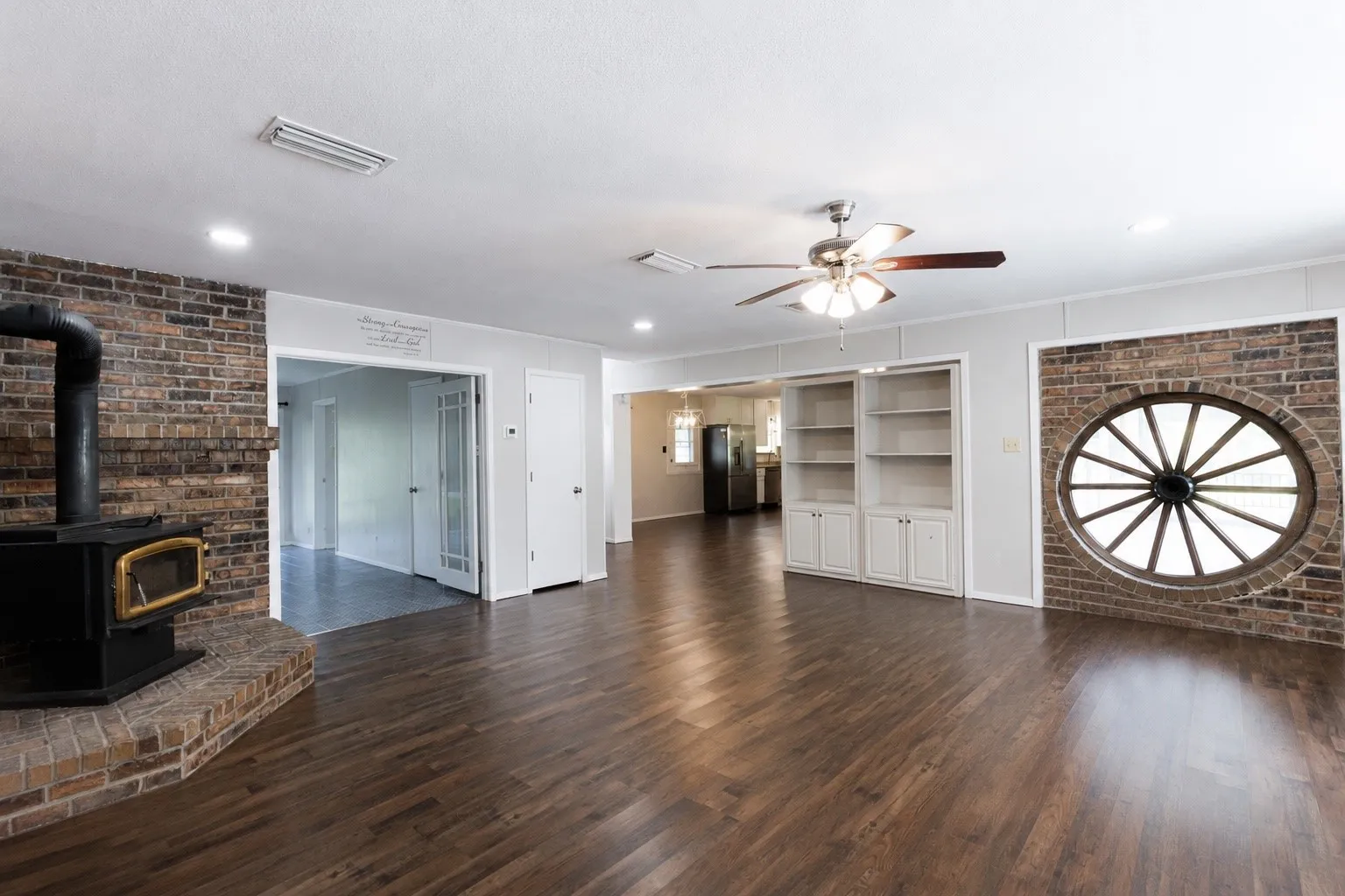 Single Family Residence For Sale in Hunt County , 958 State Highway 24, Campbell, Texas 75422, 3 Bedroom, 3 Bathroom, 4 Garage spaces, 2,508 Sqft, built in 1987, mls#21383289, Real Estate Agent in Campbell, Homes For Sale in Hunt county, Homes For Sale in Campbell, Realtor in Campbell Texas, Real Estate Brokerage Independent Realty Texas, Luminita Cordes Realtor