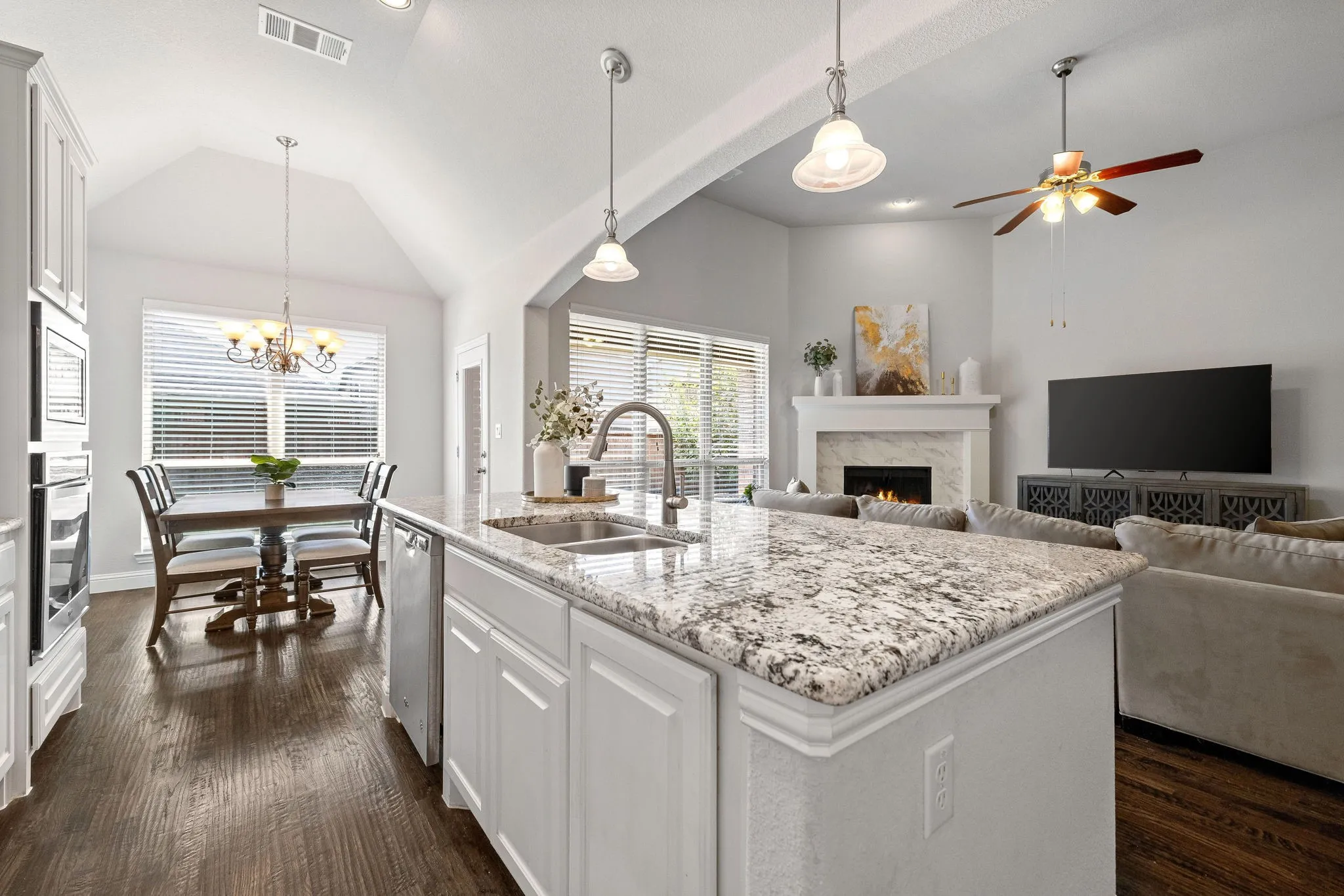 Single Family Residence For Sale in Denton County , 16020 Plum Court, Prosper, Texas 75078, 3 Bedroom, 2 Bathroom, 2 Garage spaces, 2,095 Sqft, built in 2017, mls#21383062, Real Estate Agent in Prosper, Homes For Sale in Denton county, Homes For Sale in Prosper, Realtor in Prosper Texas, Real Estate Brokerage Independent Realty Texas, Luminita Cordes Realtor