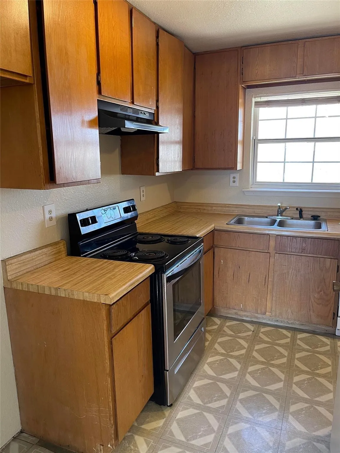 Duplex For Sale in Kaufman County , 409 E College Street, Terrell, Texas 75160, 4 Bedroom, 4 Bathroom, Garage spaces, 0 Sqft, built in 1984, mls#21383830, Real Estate Agent in Terrell, Homes For Sale in Kaufman county, Homes For Sale in Terrell, Realtor in Terrell Texas, Real Estate Brokerage Independent Realty Texas, Luminita Cordes Realtor