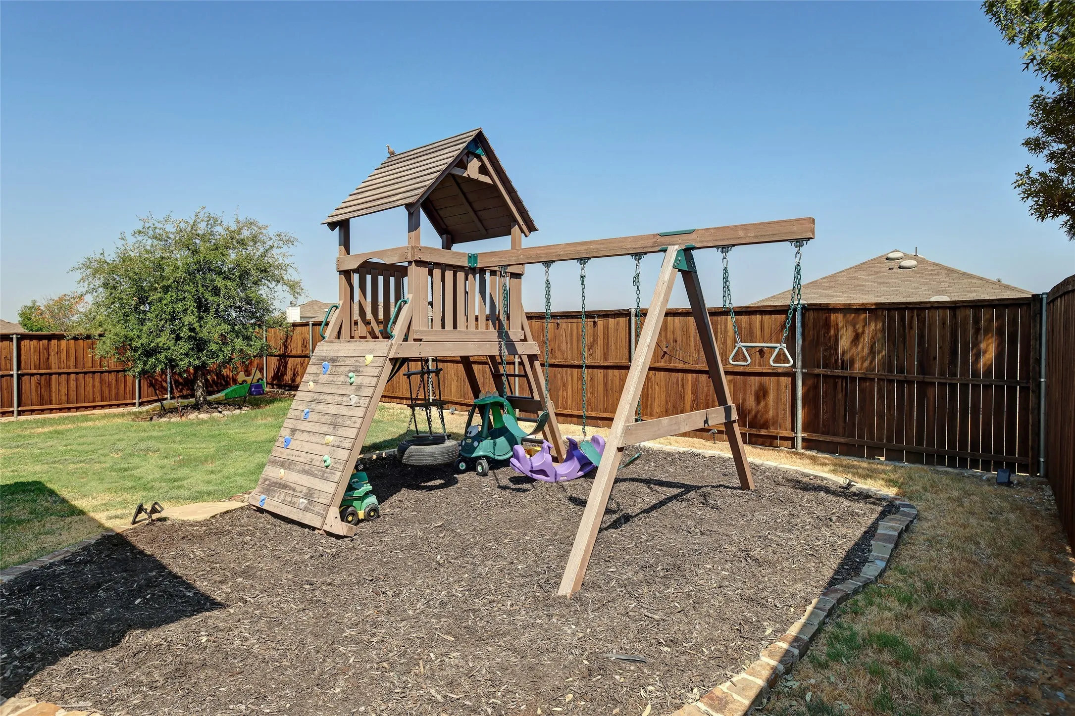 Single Family Residence For Sale in Denton County , 1601 Waggoner Drive, Aubrey, Texas 76227, 3 Bedroom, 2 Bathroom, 2 Garage spaces, 1,932 Sqft, built in 2018, mls#21381633, Real Estate Agent in Aubrey, Homes For Sale in Denton county, Homes For Sale in Aubrey, Realtor in Aubrey Texas, Real Estate Brokerage Independent Realty Texas, Luminita Cordes Realtor