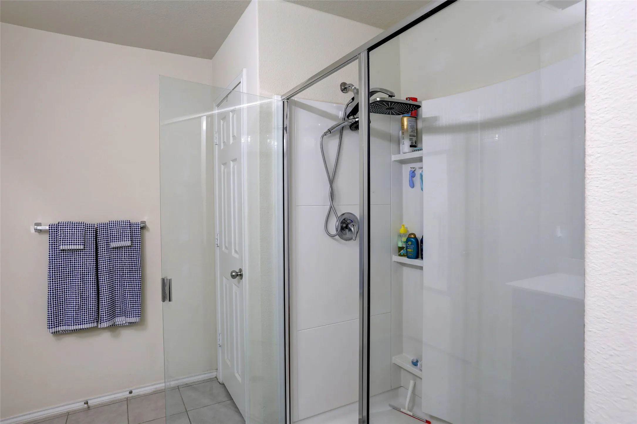 Single Family Residence For Sale in Denton County , 1601 Waggoner Drive, Aubrey, Texas 76227, 3 Bedroom, 2 Bathroom, 2 Garage spaces, 1,932 Sqft, built in 2018, mls#21381633, Real Estate Agent in Aubrey, Homes For Sale in Denton county, Homes For Sale in Aubrey, Realtor in Aubrey Texas, Real Estate Brokerage Independent Realty Texas, Luminita Cordes Realtor