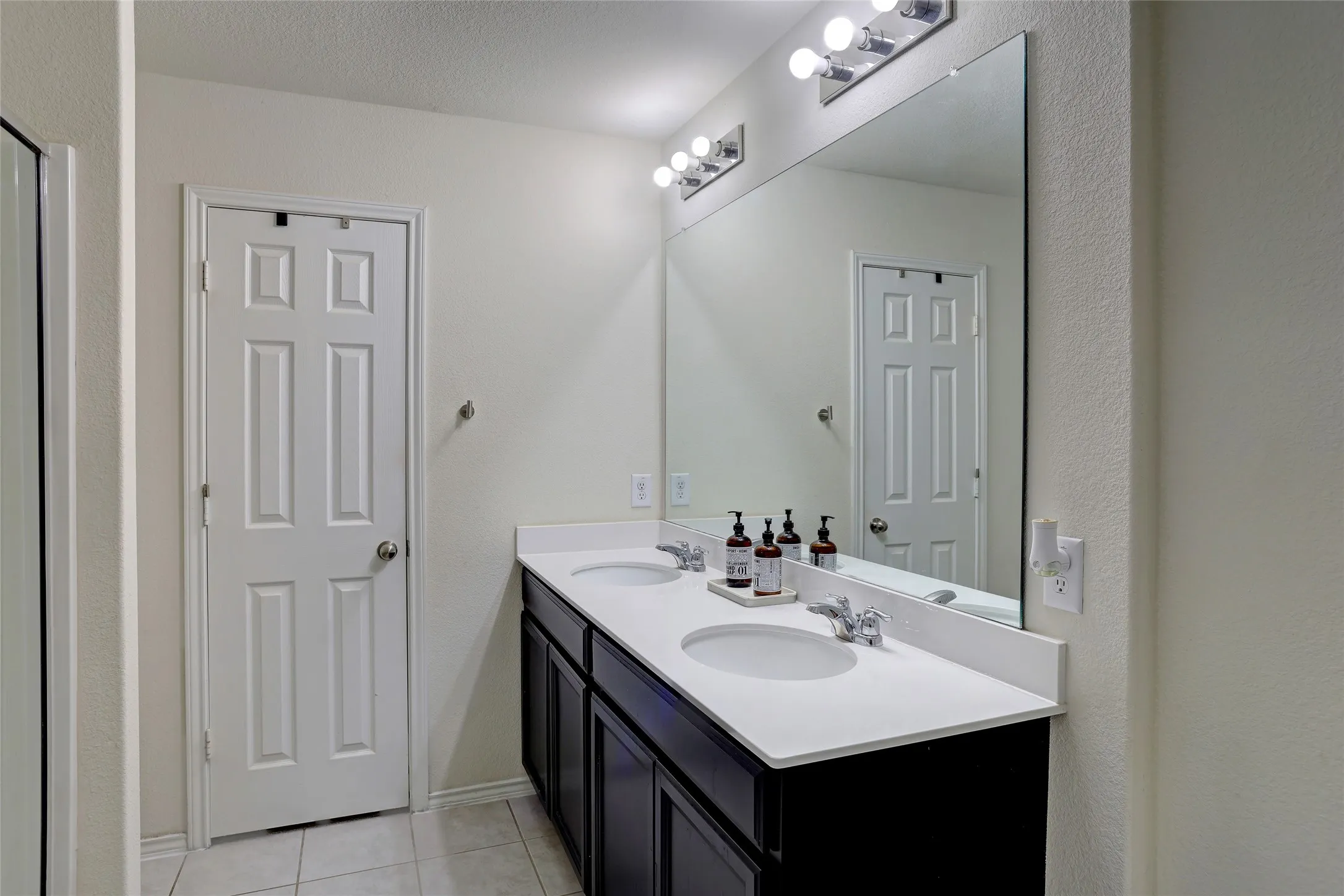 Single Family Residence For Sale in Denton County , 1601 Waggoner Drive, Aubrey, Texas 76227, 3 Bedroom, 2 Bathroom, 2 Garage spaces, 1,932 Sqft, built in 2018, mls#21381633, Real Estate Agent in Aubrey, Homes For Sale in Denton county, Homes For Sale in Aubrey, Realtor in Aubrey Texas, Real Estate Brokerage Independent Realty Texas, Luminita Cordes Realtor