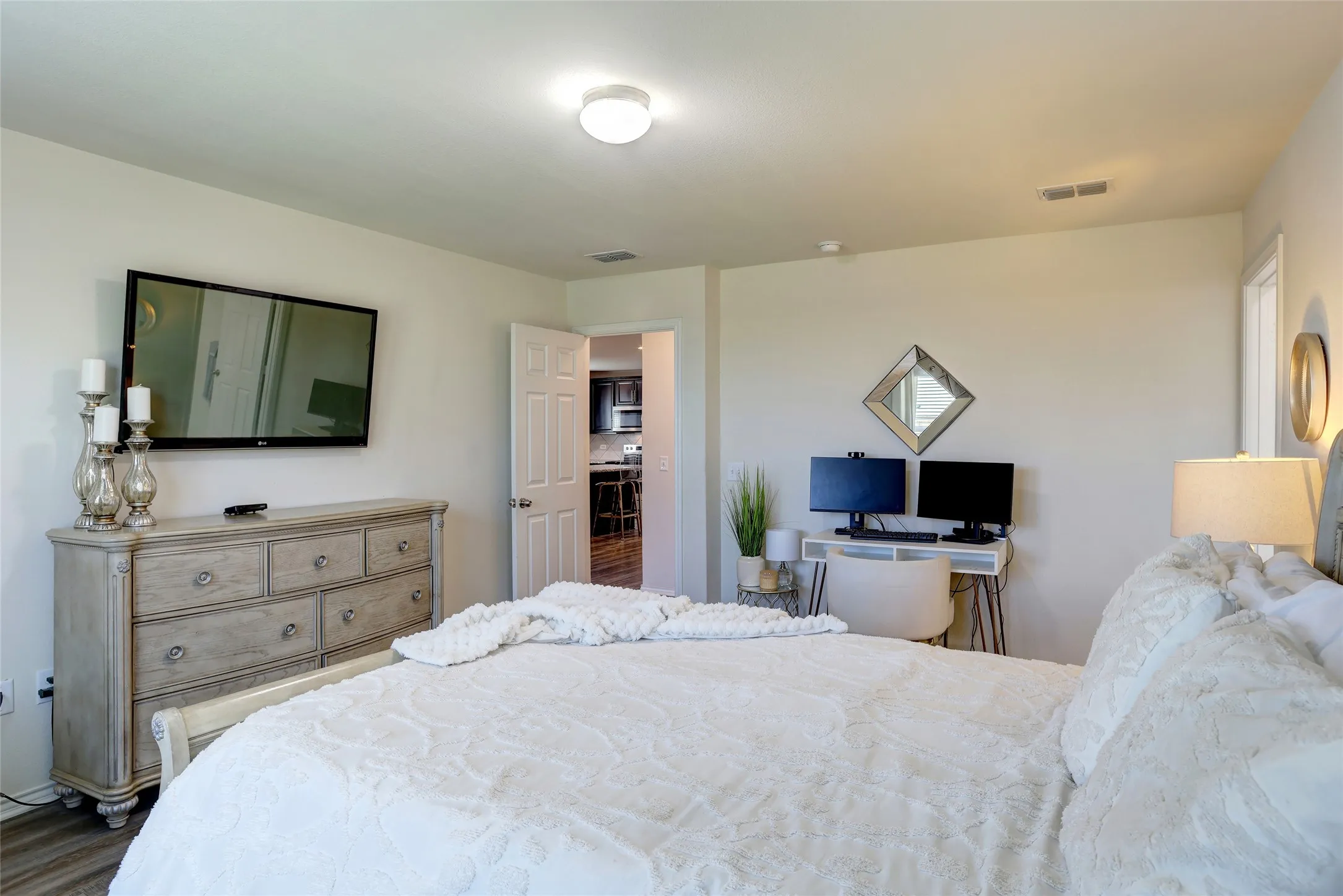 Single Family Residence For Sale in Denton County , 1601 Waggoner Drive, Aubrey, Texas 76227, 3 Bedroom, 2 Bathroom, 2 Garage spaces, 1,932 Sqft, built in 2018, mls#21381633, Real Estate Agent in Aubrey, Homes For Sale in Denton county, Homes For Sale in Aubrey, Realtor in Aubrey Texas, Real Estate Brokerage Independent Realty Texas, Luminita Cordes Realtor