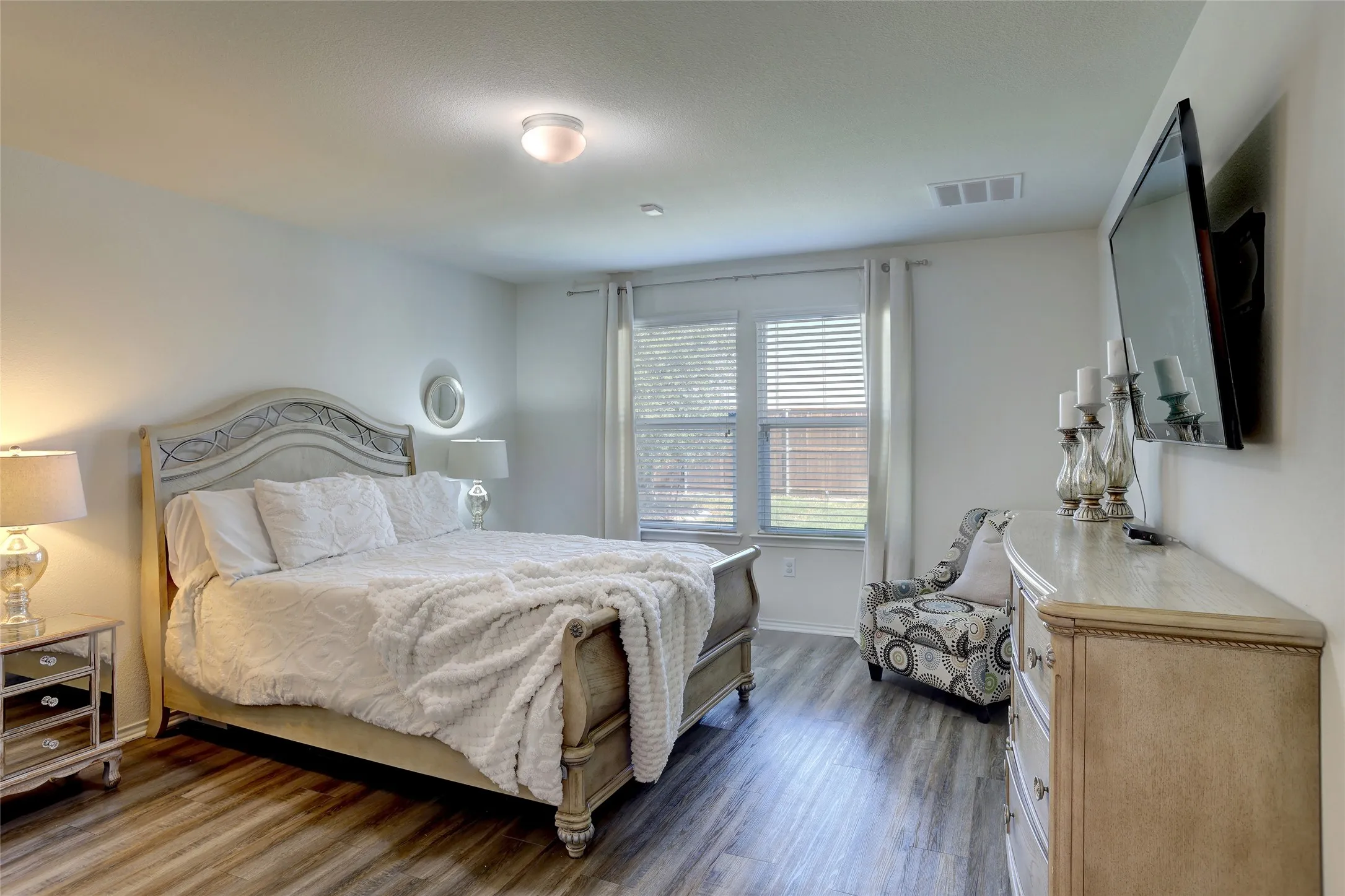 Single Family Residence For Sale in Denton County , 1601 Waggoner Drive, Aubrey, Texas 76227, 3 Bedroom, 2 Bathroom, 2 Garage spaces, 1,932 Sqft, built in 2018, mls#21381633, Real Estate Agent in Aubrey, Homes For Sale in Denton county, Homes For Sale in Aubrey, Realtor in Aubrey Texas, Real Estate Brokerage Independent Realty Texas, Luminita Cordes Realtor