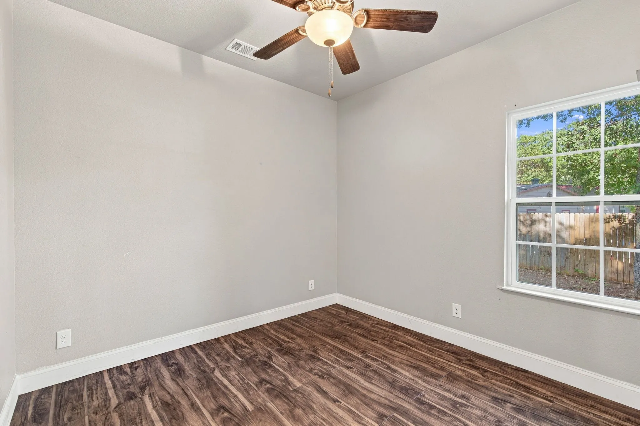 Single Family Residence For Sale in Tarrant County , 1837 Jennifer Court, Pelican Bay, Texas 76020, 4 Bedroom, 2 Bathroom, 2 Garage spaces, 1,803 Sqft, built in 2021, mls#21383847, Real Estate Agent in Pelican Bay, Homes For Sale in Tarrant county, Homes For Sale in Pelican Bay, Realtor in Pelican Bay Texas, Real Estate Brokerage Independent Realty Texas, Luminita Cordes Realtor