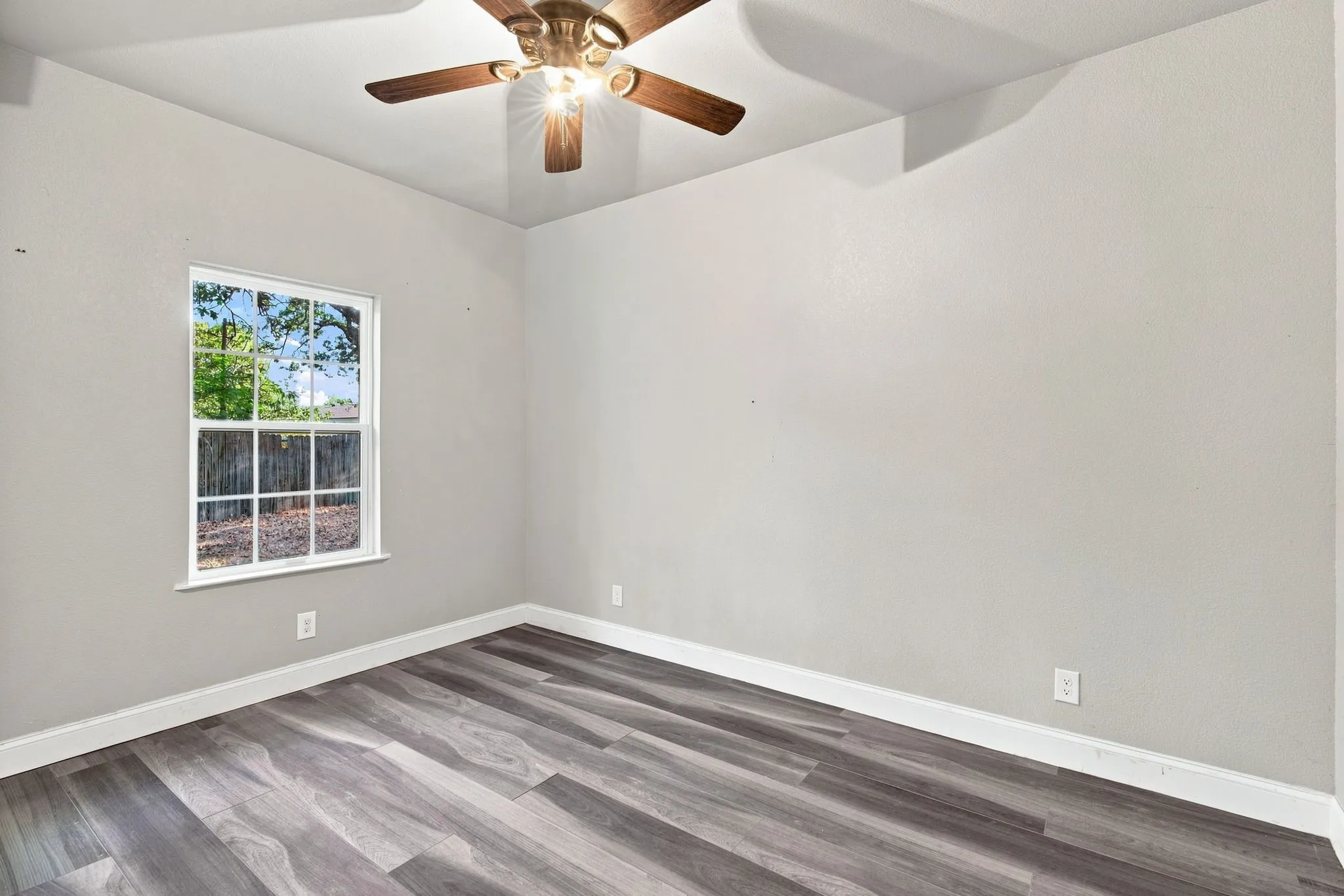 Single Family Residence For Sale in Tarrant County , 1837 Jennifer Court, Pelican Bay, Texas 76020, 4 Bedroom, 2 Bathroom, 2 Garage spaces, 1,803 Sqft, built in 2021, mls#21383847, Real Estate Agent in Pelican Bay, Homes For Sale in Tarrant county, Homes For Sale in Pelican Bay, Realtor in Pelican Bay Texas, Real Estate Brokerage Independent Realty Texas, Luminita Cordes Realtor