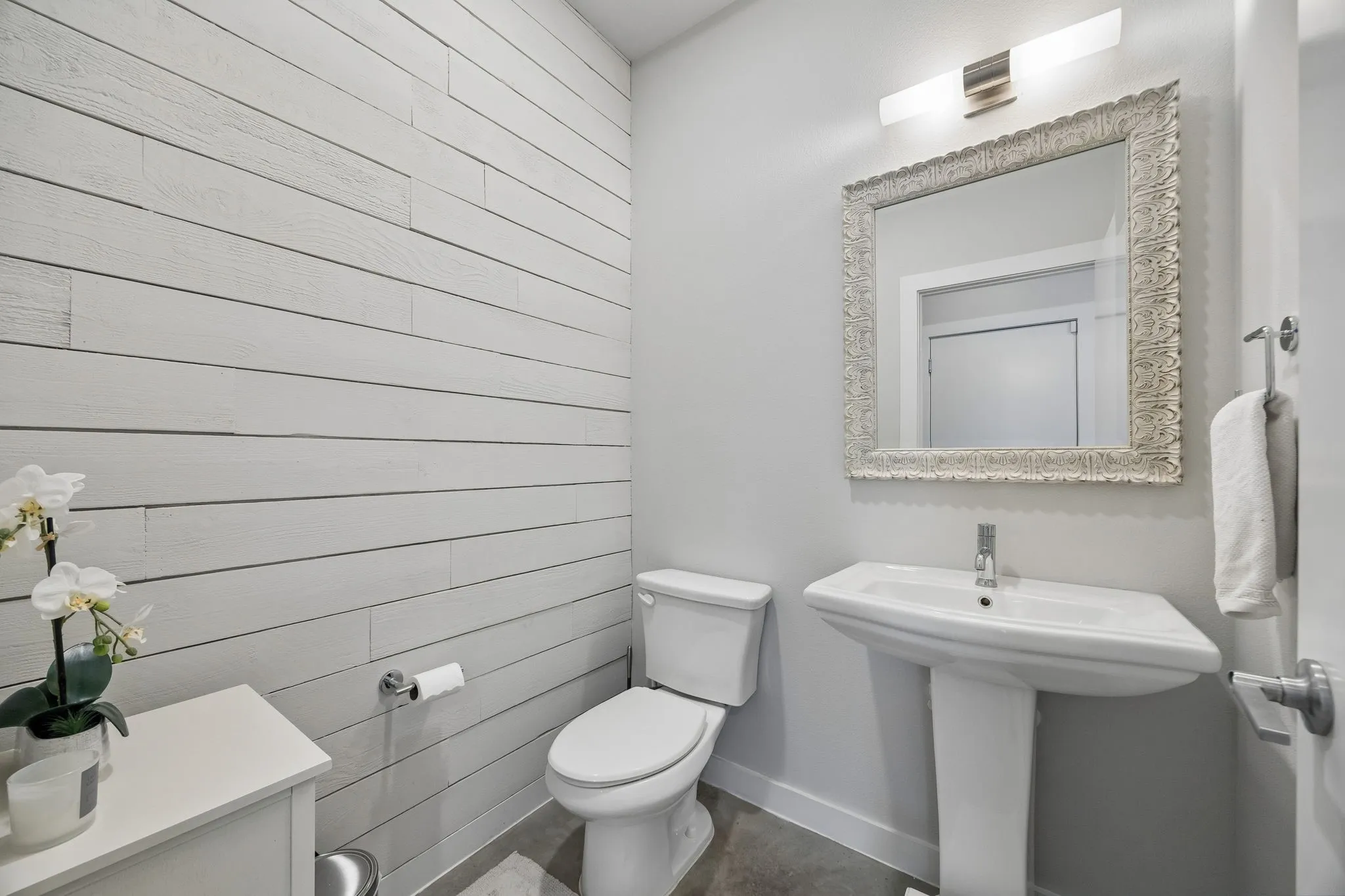 Single Family Residence For Sale in Dallas County , 6527 Arborist Lane, Dallas, Texas 75214, 3 Bedroom, 3 Bathroom, 2 Garage spaces, 2,191 Sqft, built in 2015, mls#21383378, Real Estate Agent in Dallas, Homes For Sale in Dallas county, Homes For Sale in Dallas, Realtor in Dallas Texas, Real Estate Brokerage Independent Realty Texas, Luminita Cordes Realtor