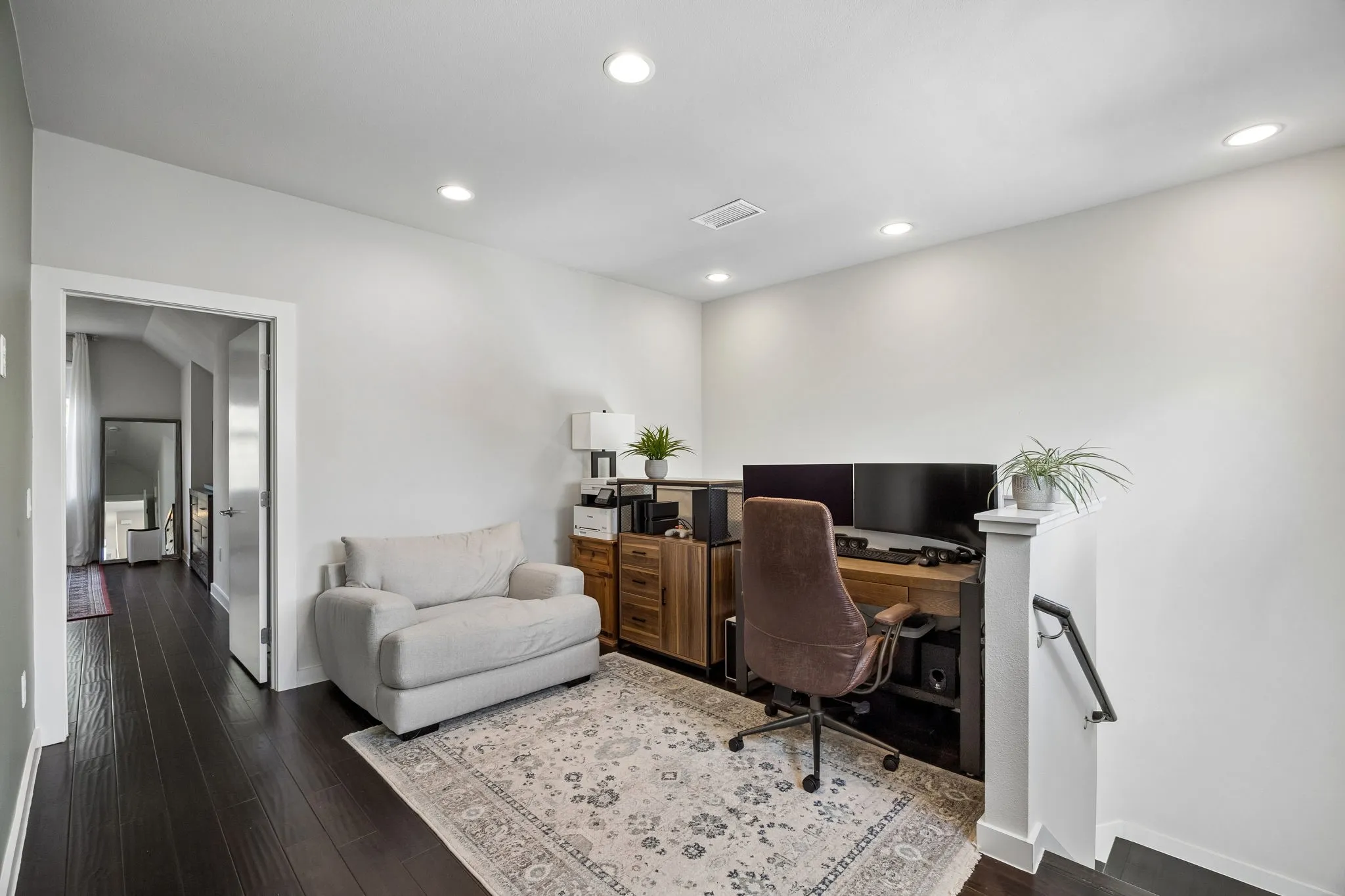Single Family Residence For Sale in Dallas County , 6527 Arborist Lane, Dallas, Texas 75214, 3 Bedroom, 3 Bathroom, 2 Garage spaces, 2,191 Sqft, built in 2015, mls#21383378, Real Estate Agent in Dallas, Homes For Sale in Dallas county, Homes For Sale in Dallas, Realtor in Dallas Texas, Real Estate Brokerage Independent Realty Texas, Luminita Cordes Realtor