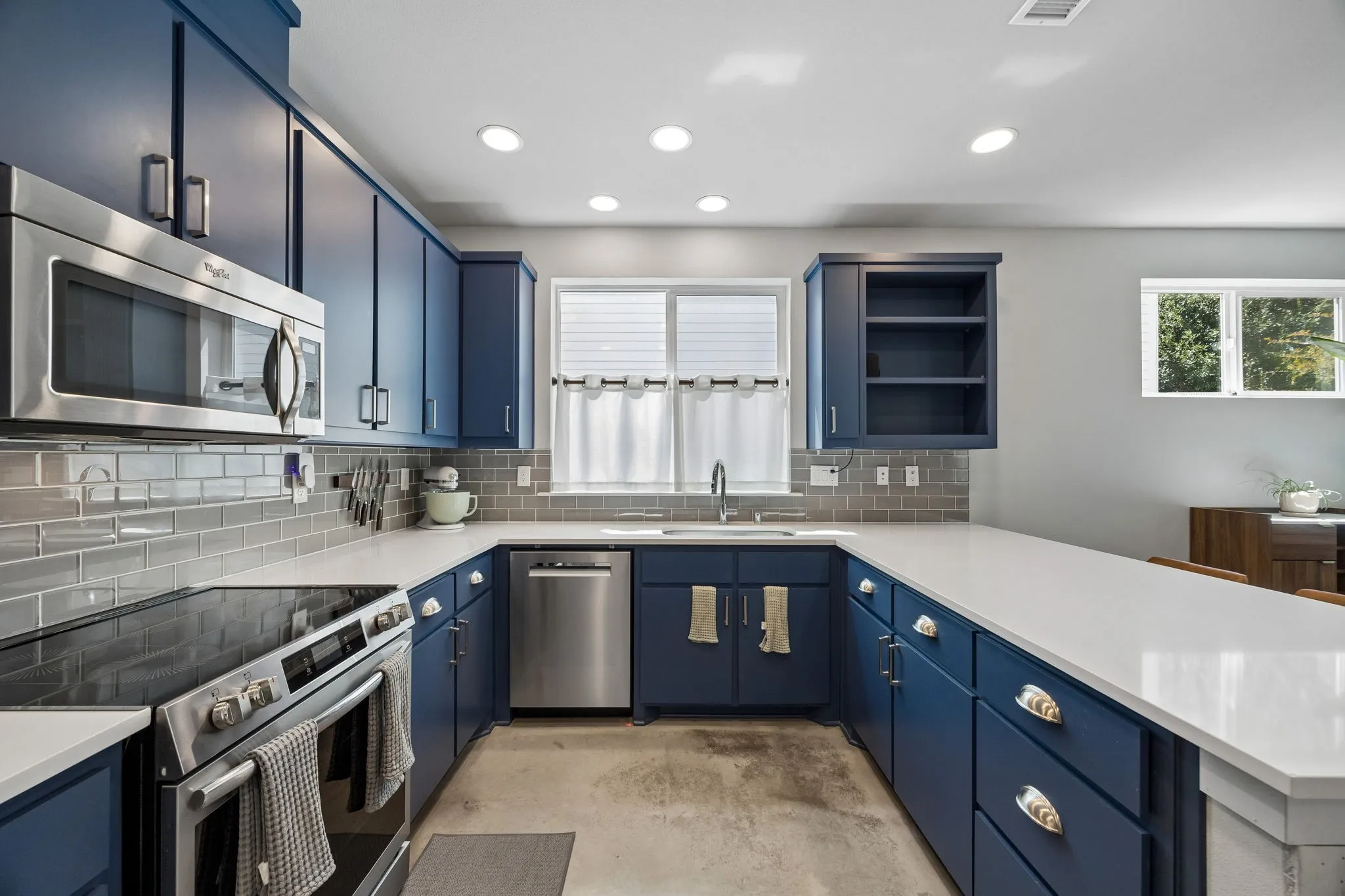 Single Family Residence For Sale in Dallas County , 6527 Arborist Lane, Dallas, Texas 75214, 3 Bedroom, 3 Bathroom, 2 Garage spaces, 2,191 Sqft, built in 2015, mls#21383378, Real Estate Agent in Dallas, Homes For Sale in Dallas county, Homes For Sale in Dallas, Realtor in Dallas Texas, Real Estate Brokerage Independent Realty Texas, Luminita Cordes Realtor