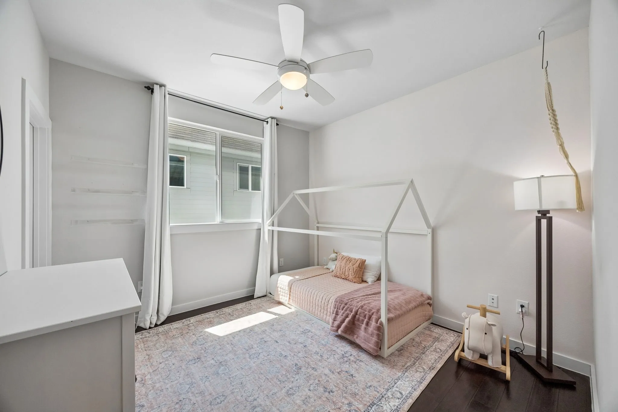 Single Family Residence For Sale in Dallas County , 6527 Arborist Lane, Dallas, Texas 75214, 3 Bedroom, 3 Bathroom, 2 Garage spaces, 2,191 Sqft, built in 2015, mls#21383378, Real Estate Agent in Dallas, Homes For Sale in Dallas county, Homes For Sale in Dallas, Realtor in Dallas Texas, Real Estate Brokerage Independent Realty Texas, Luminita Cordes Realtor