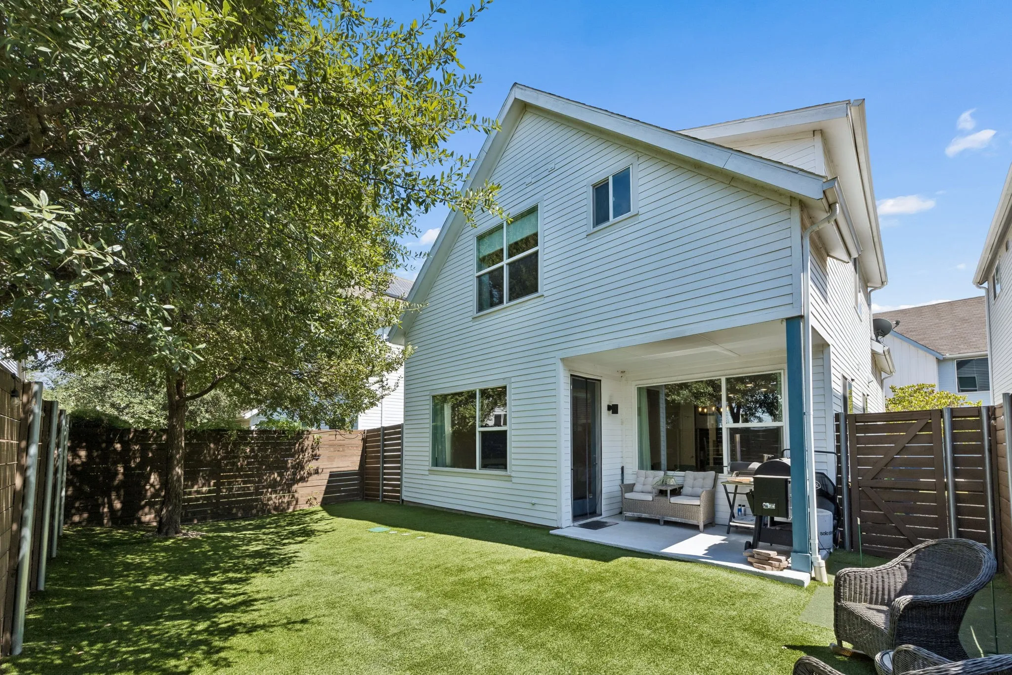 Single Family Residence For Sale in Dallas County , 6527 Arborist Lane, Dallas, Texas 75214, 3 Bedroom, 3 Bathroom, 2 Garage spaces, 2,191 Sqft, built in 2015, mls#21383378, Real Estate Agent in Dallas, Homes For Sale in Dallas county, Homes For Sale in Dallas, Realtor in Dallas Texas, Real Estate Brokerage Independent Realty Texas, Luminita Cordes Realtor