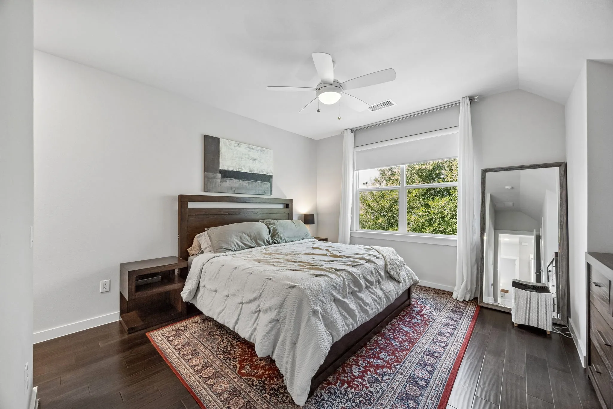 Single Family Residence For Sale in Dallas County , 6527 Arborist Lane, Dallas, Texas 75214, 3 Bedroom, 3 Bathroom, 2 Garage spaces, 2,191 Sqft, built in 2015, mls#21383378, Real Estate Agent in Dallas, Homes For Sale in Dallas county, Homes For Sale in Dallas, Realtor in Dallas Texas, Real Estate Brokerage Independent Realty Texas, Luminita Cordes Realtor