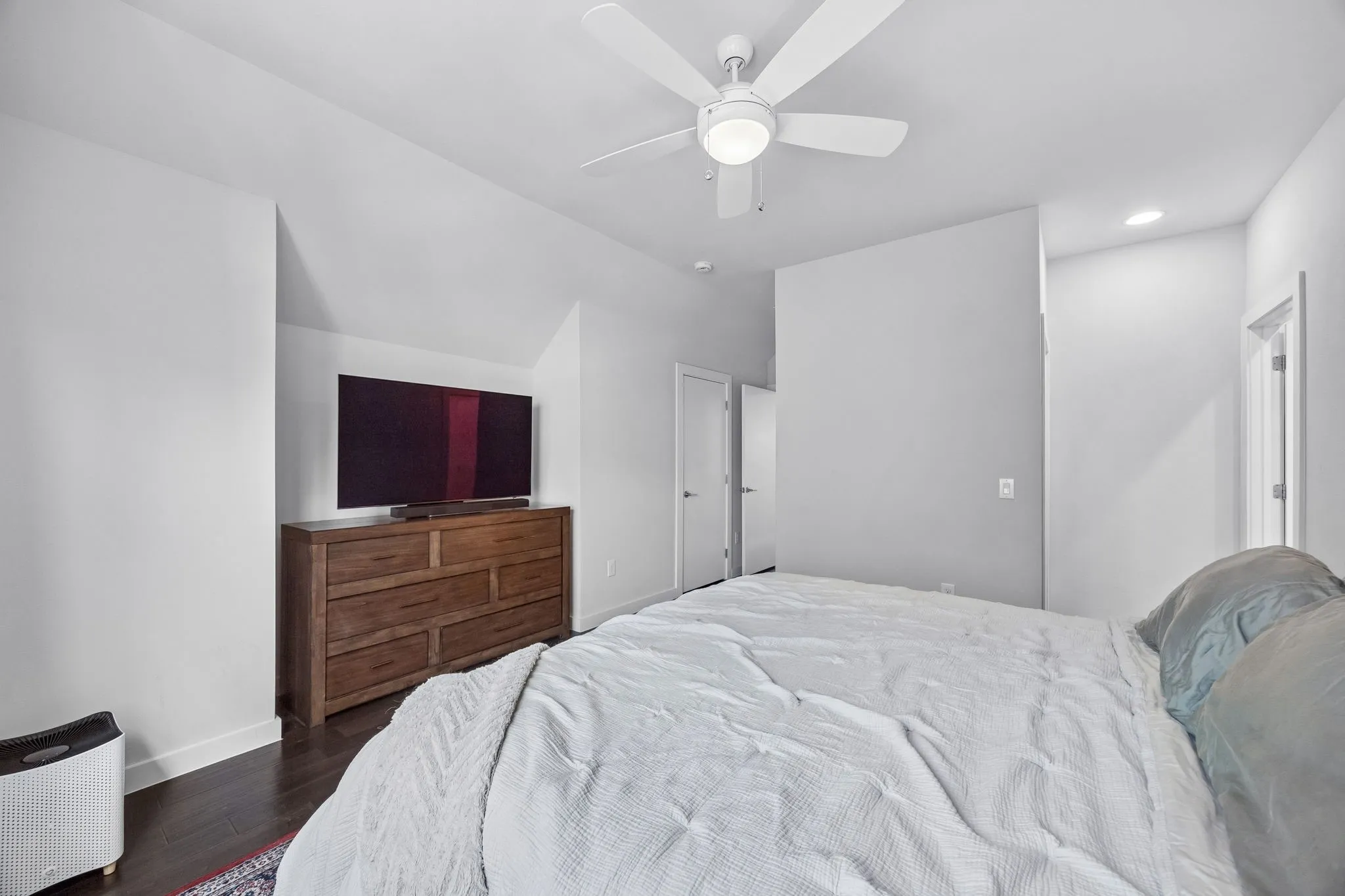 Single Family Residence For Sale in Dallas County , 6527 Arborist Lane, Dallas, Texas 75214, 3 Bedroom, 3 Bathroom, 2 Garage spaces, 2,191 Sqft, built in 2015, mls#21383378, Real Estate Agent in Dallas, Homes For Sale in Dallas county, Homes For Sale in Dallas, Realtor in Dallas Texas, Real Estate Brokerage Independent Realty Texas, Luminita Cordes Realtor