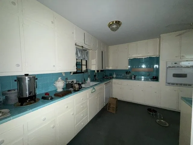 Single Family Residence For Sale in Tarrant County , 1016 Usher Street, Benbrook, Texas 76126, 3 Bedroom, 2 Bathroom, Garage spaces, 1,882 Sqft, built in 1955, mls#21383838, Real Estate Agent in Benbrook, Homes For Sale in Tarrant county, Homes For Sale in Benbrook, Realtor in Benbrook Texas, Real Estate Brokerage Independent Realty Texas, Luminita Cordes Realtor