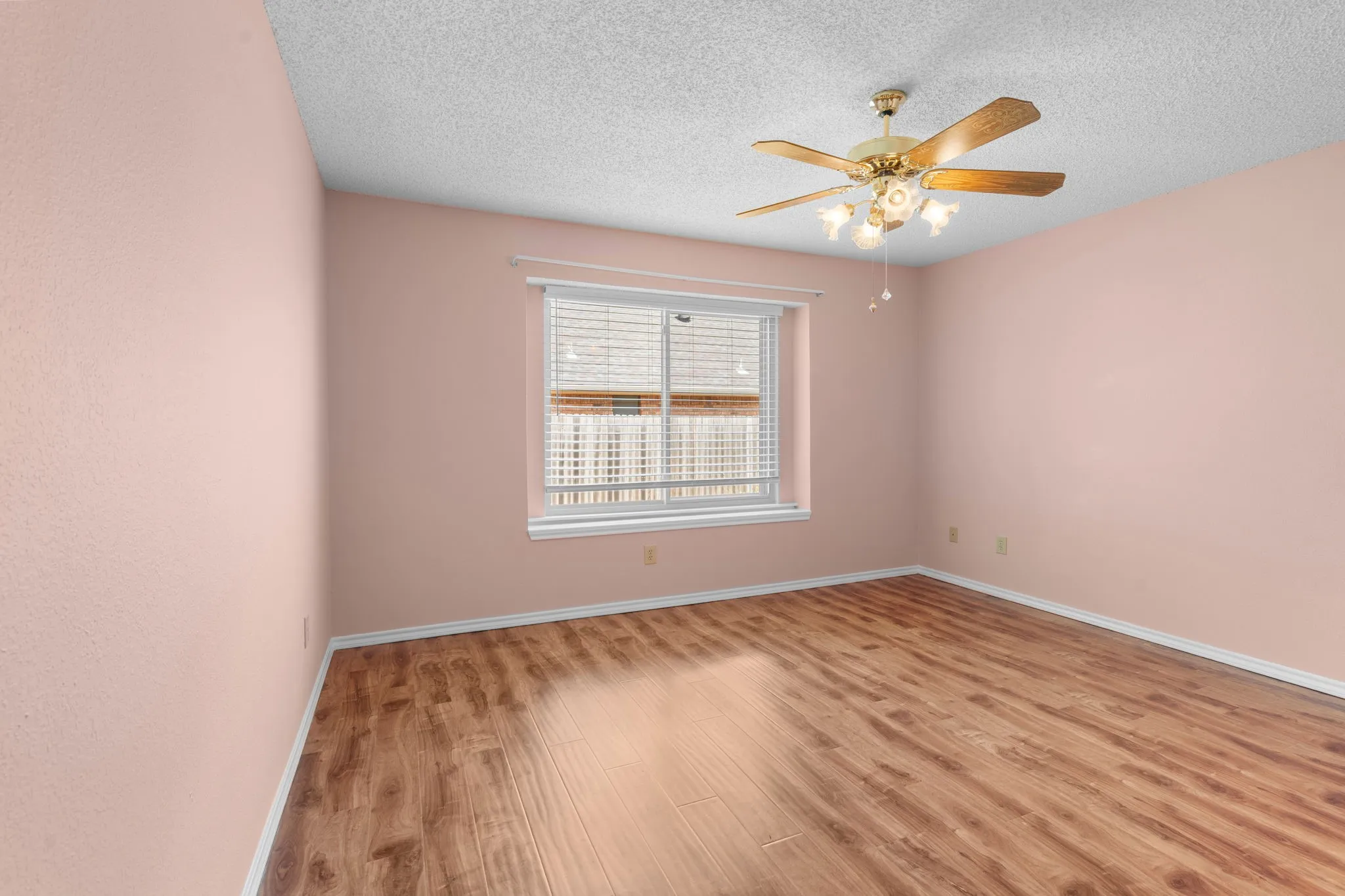 Single Family Residence For Sale in Dallas County , 2420 Oakcrest Drive, Garland, Texas 75044, 3 Bedroom, 2 Bathroom, 2 Garage spaces, 1,574 Sqft, built in 1987, mls#21371259, Real Estate Agent in Garland, Homes For Sale in Dallas county, Homes For Sale in Garland, Realtor in Garland Texas, Real Estate Brokerage Independent Realty Texas, Luminita Cordes Realtor