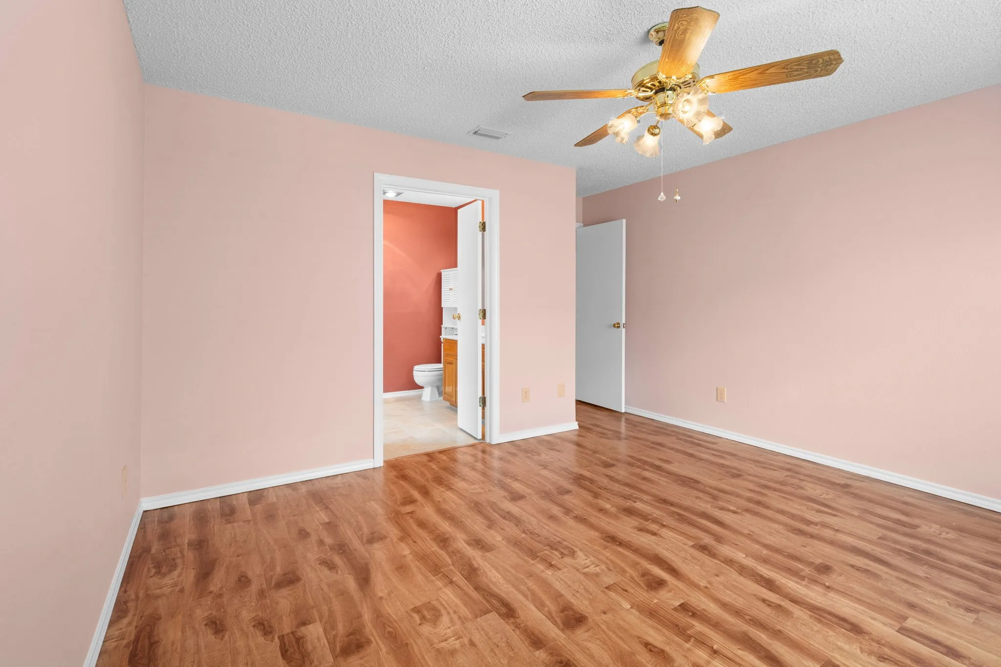 Single Family Residence For Sale in Dallas County , 2420 Oakcrest Drive, Garland, Texas 75044, 3 Bedroom, 2 Bathroom, 2 Garage spaces, 1,574 Sqft, built in 1987, mls#21371259, Real Estate Agent in Garland, Homes For Sale in Dallas county, Homes For Sale in Garland, Realtor in Garland Texas, Real Estate Brokerage Independent Realty Texas, Luminita Cordes Realtor