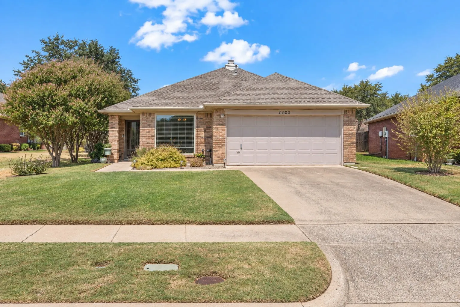 Single Family Residence For Sale in Dallas County , 2420 Oakcrest Drive, Garland, Texas 75044, 3 Bedroom, 2 Bathroom, 2 Garage spaces, 1,574 Sqft, built in 1987, mls#21371259, Real Estate Agent in Garland, Homes For Sale in Dallas county, Homes For Sale in Garland, Realtor in Garland Texas, Real Estate Brokerage Independent Realty Texas, Luminita Cordes Realtor
