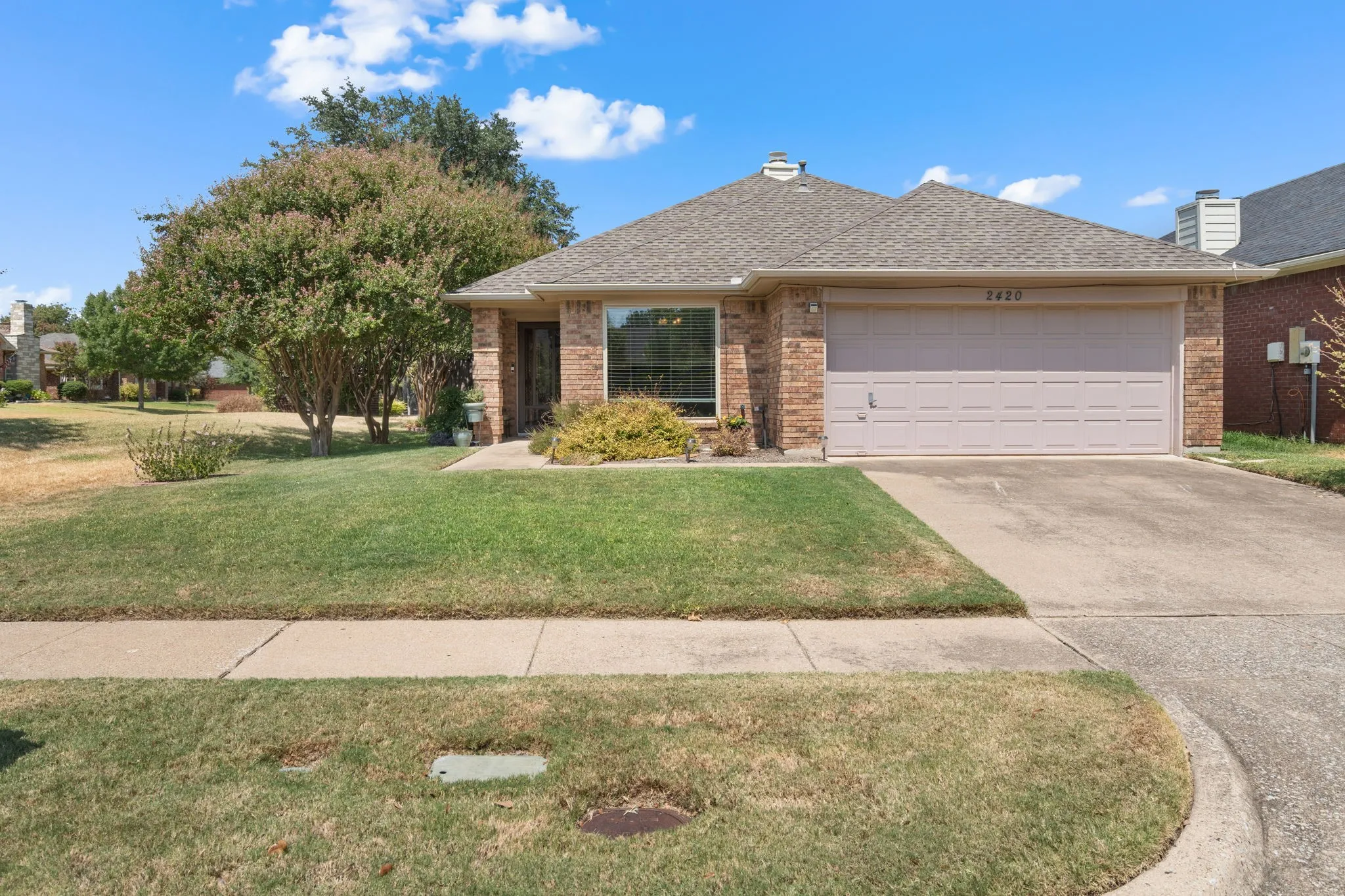 Single Family Residence For Sale in Dallas County , 2420 Oakcrest Drive, Garland, Texas 75044, 3 Bedroom, 2 Bathroom, 2 Garage spaces, 1,574 Sqft, built in 1987, mls#21371259, Real Estate Agent in Garland, Homes For Sale in Dallas county, Homes For Sale in Garland, Realtor in Garland Texas, Real Estate Brokerage Independent Realty Texas, Luminita Cordes Realtor