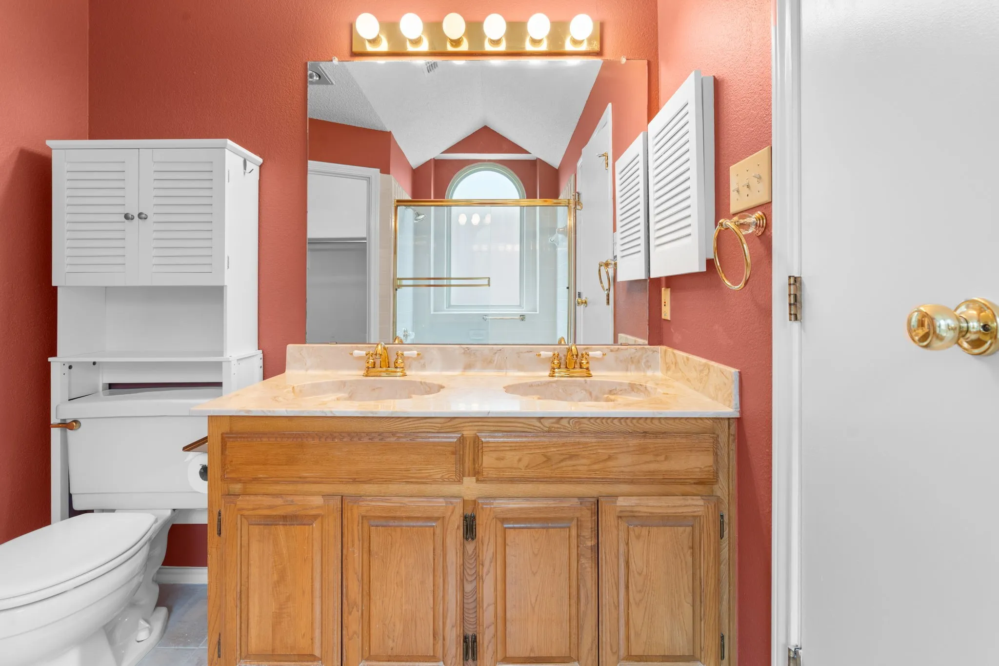 Single Family Residence For Sale in Dallas County , 2420 Oakcrest Drive, Garland, Texas 75044, 3 Bedroom, 2 Bathroom, 2 Garage spaces, 1,574 Sqft, built in 1987, mls#21371259, Real Estate Agent in Garland, Homes For Sale in Dallas county, Homes For Sale in Garland, Realtor in Garland Texas, Real Estate Brokerage Independent Realty Texas, Luminita Cordes Realtor