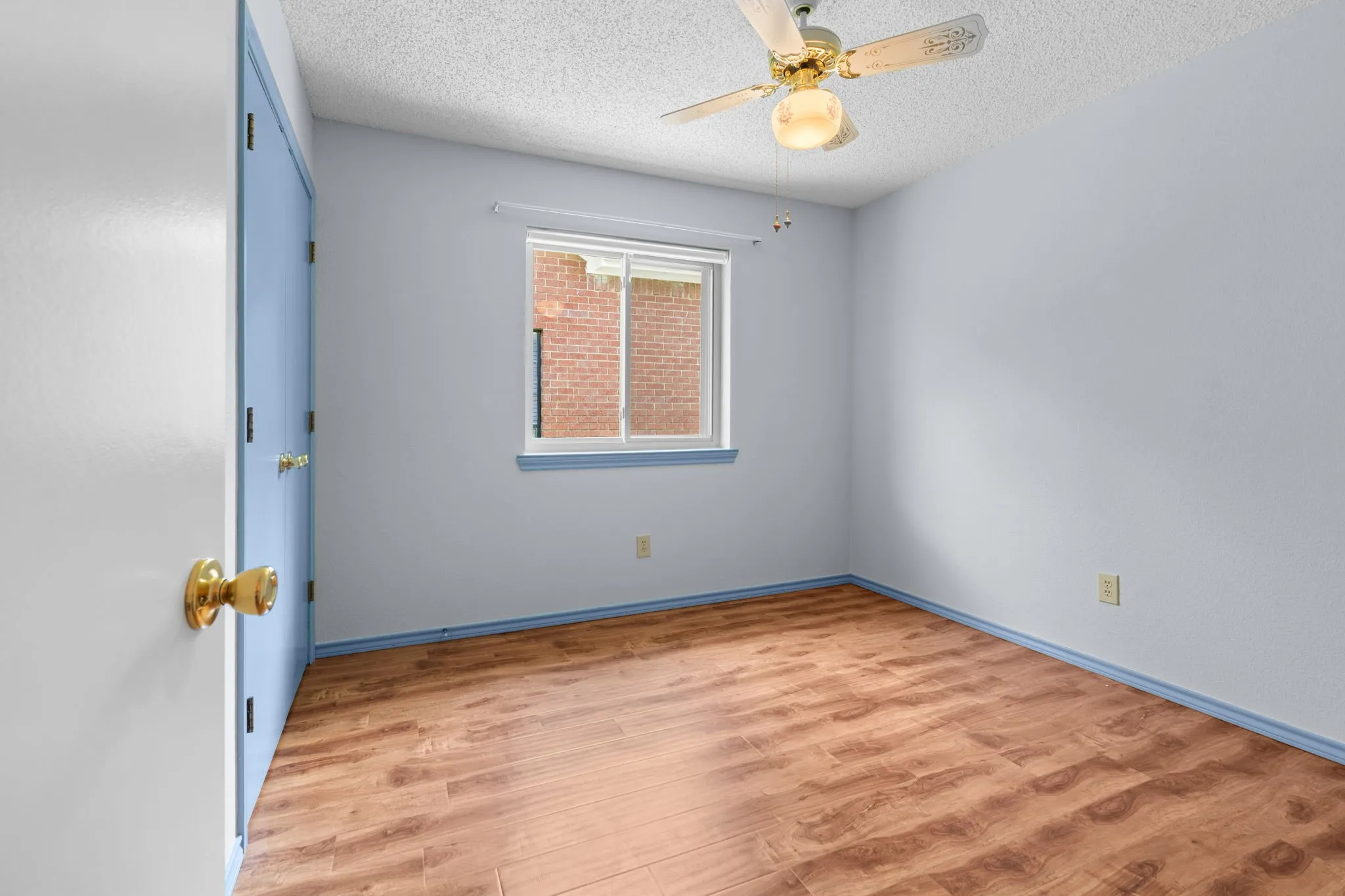 Single Family Residence For Sale in Dallas County , 2420 Oakcrest Drive, Garland, Texas 75044, 3 Bedroom, 2 Bathroom, 2 Garage spaces, 1,574 Sqft, built in 1987, mls#21371259, Real Estate Agent in Garland, Homes For Sale in Dallas county, Homes For Sale in Garland, Realtor in Garland Texas, Real Estate Brokerage Independent Realty Texas, Luminita Cordes Realtor