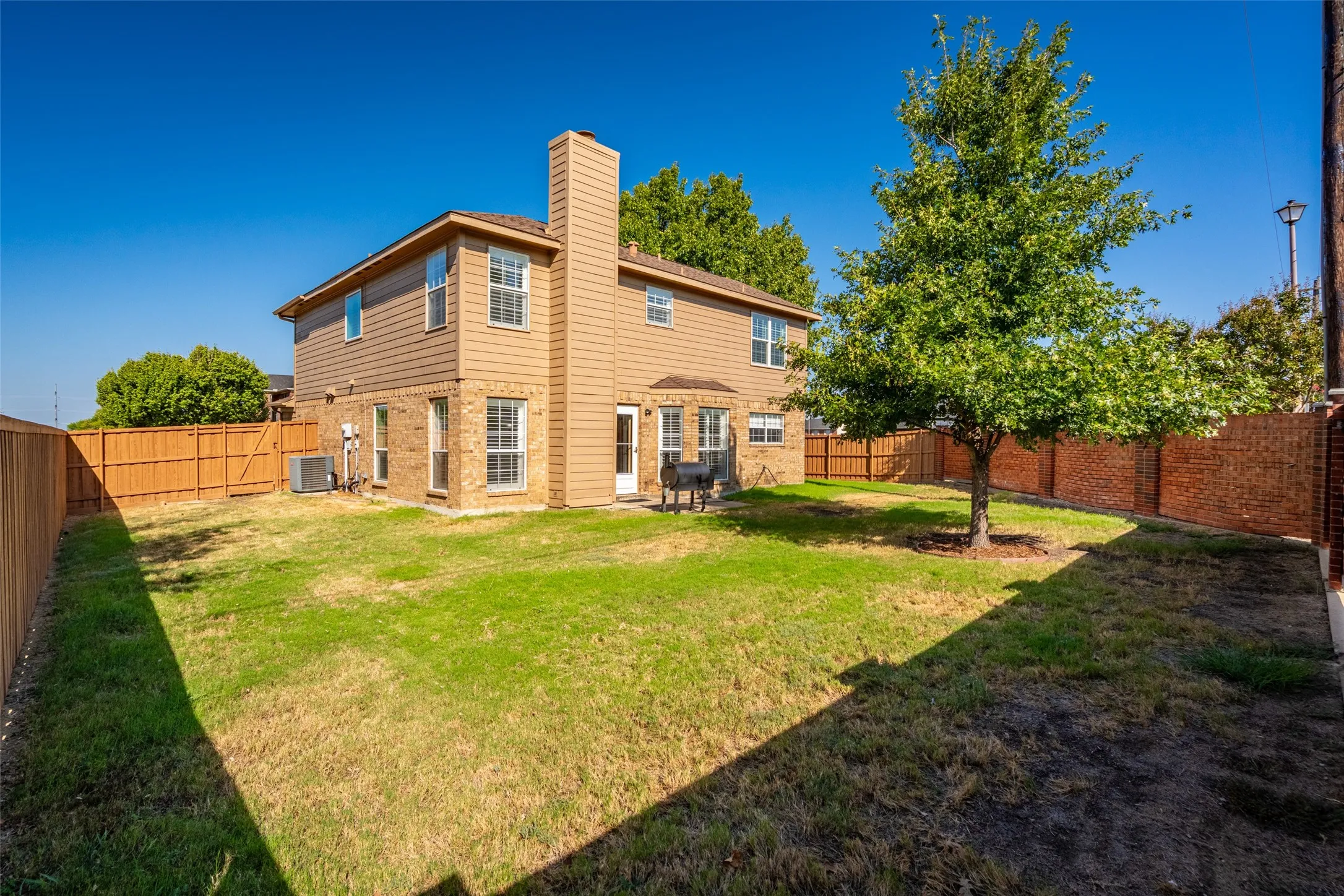 Single Family Residence For Sale in Collin County , 8120 Tavaros Drive, Plano, Texas 75024, 3 Bedroom, 3 Bathroom, 2 Garage spaces, 2,154 Sqft, built in 1992, mls#21372786, Real Estate Agent in Plano, Homes For Sale in Collin county, Homes For Sale in Plano, Realtor in Plano Texas, Real Estate Brokerage Independent Realty Texas, Luminita Cordes Realtor