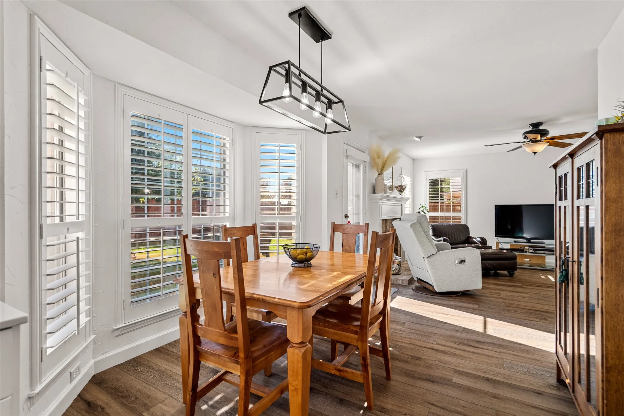 Single Family Residence For Sale in Collin County , 8120 Tavaros Drive, Plano, Texas 75024, 3 Bedroom, 3 Bathroom, 2 Garage spaces, 2,154 Sqft, built in 1992, mls#21372786, Real Estate Agent in Plano, Homes For Sale in Collin county, Homes For Sale in Plano, Realtor in Plano Texas, Real Estate Brokerage Independent Realty Texas, Luminita Cordes Realtor