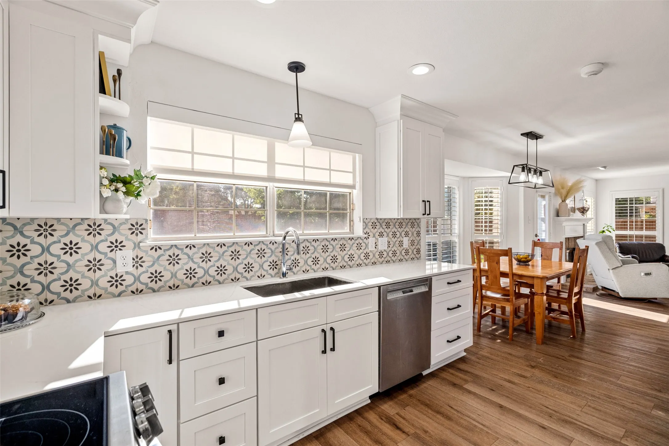 Single Family Residence For Sale in Collin County , 8120 Tavaros Drive, Plano, Texas 75024, 3 Bedroom, 3 Bathroom, 2 Garage spaces, 2,154 Sqft, built in 1992, mls#21372786, Real Estate Agent in Plano, Homes For Sale in Collin county, Homes For Sale in Plano, Realtor in Plano Texas, Real Estate Brokerage Independent Realty Texas, Luminita Cordes Realtor