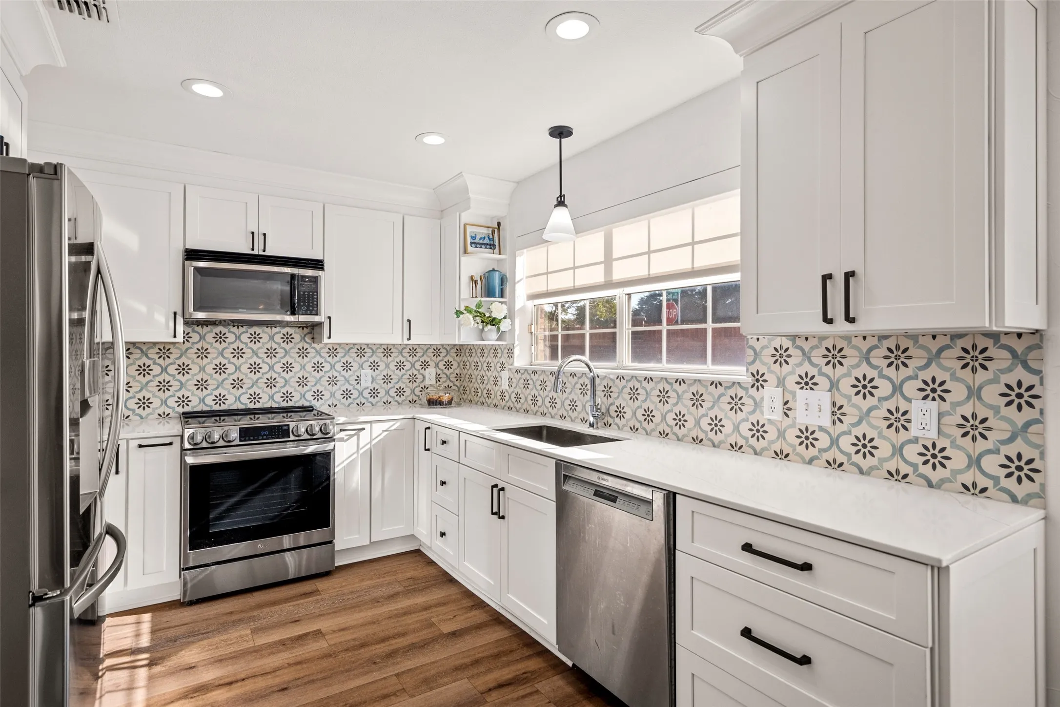 Single Family Residence For Sale in Collin County , 8120 Tavaros Drive, Plano, Texas 75024, 3 Bedroom, 3 Bathroom, 2 Garage spaces, 2,154 Sqft, built in 1992, mls#21372786, Real Estate Agent in Plano, Homes For Sale in Collin county, Homes For Sale in Plano, Realtor in Plano Texas, Real Estate Brokerage Independent Realty Texas, Luminita Cordes Realtor