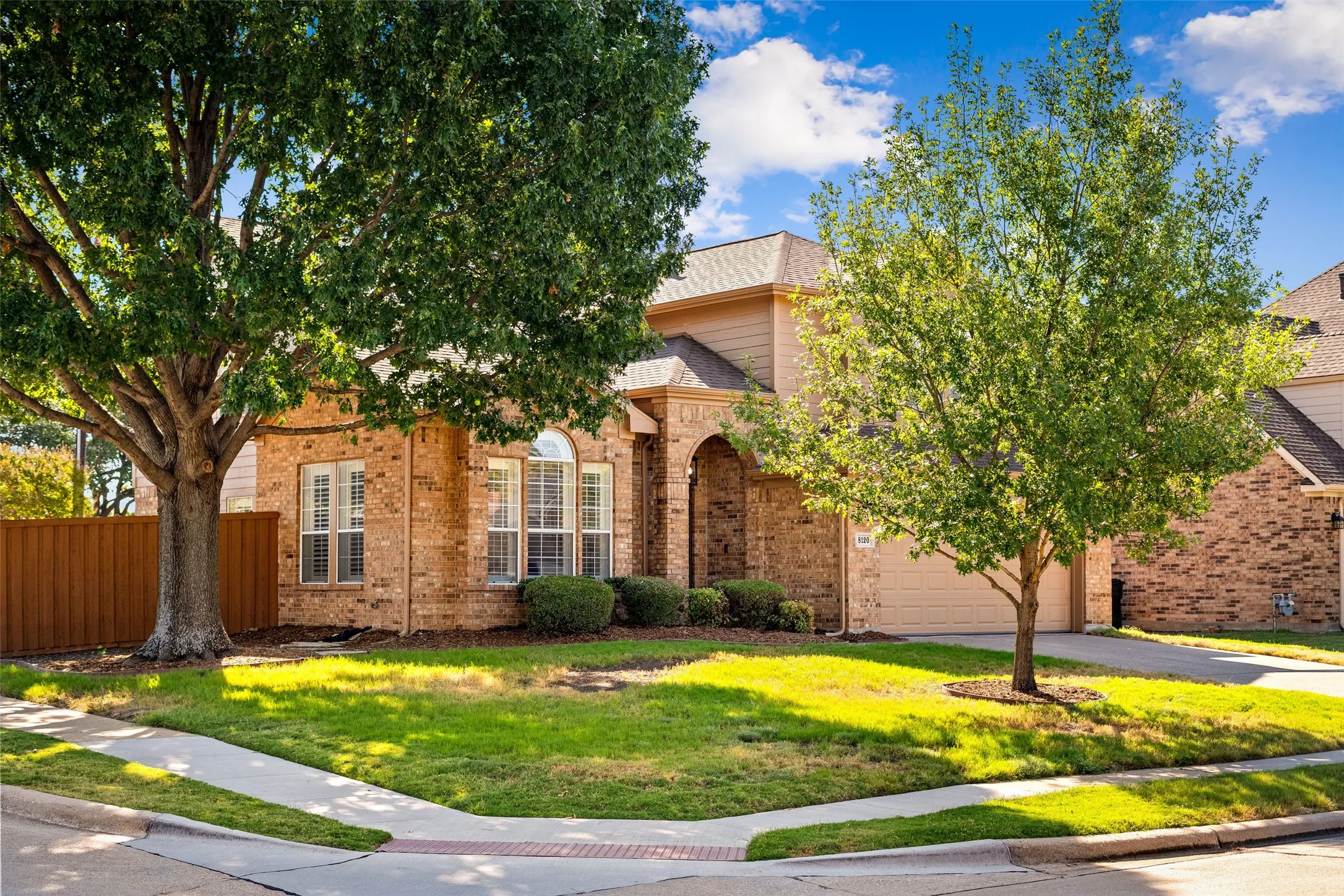 Single Family Residence For Sale in Collin County , 8120 Tavaros Drive, Plano, Texas 75024, 3 Bedroom, 3 Bathroom, 2 Garage spaces, 2,154 Sqft, built in 1992, mls#21372786, Real Estate Agent in Plano, Homes For Sale in Collin county, Homes For Sale in Plano, Realtor in Plano Texas, Real Estate Brokerage Independent Realty Texas, Luminita Cordes Realtor