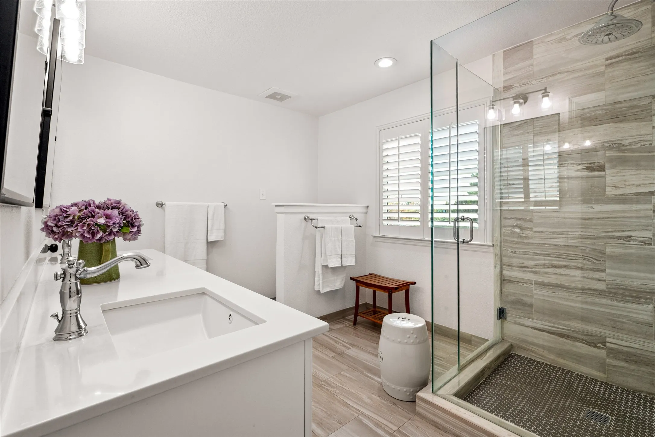 Single Family Residence For Sale in Collin County , 8120 Tavaros Drive, Plano, Texas 75024, 3 Bedroom, 3 Bathroom, 2 Garage spaces, 2,154 Sqft, built in 1992, mls#21372786, Real Estate Agent in Plano, Homes For Sale in Collin county, Homes For Sale in Plano, Realtor in Plano Texas, Real Estate Brokerage Independent Realty Texas, Luminita Cordes Realtor