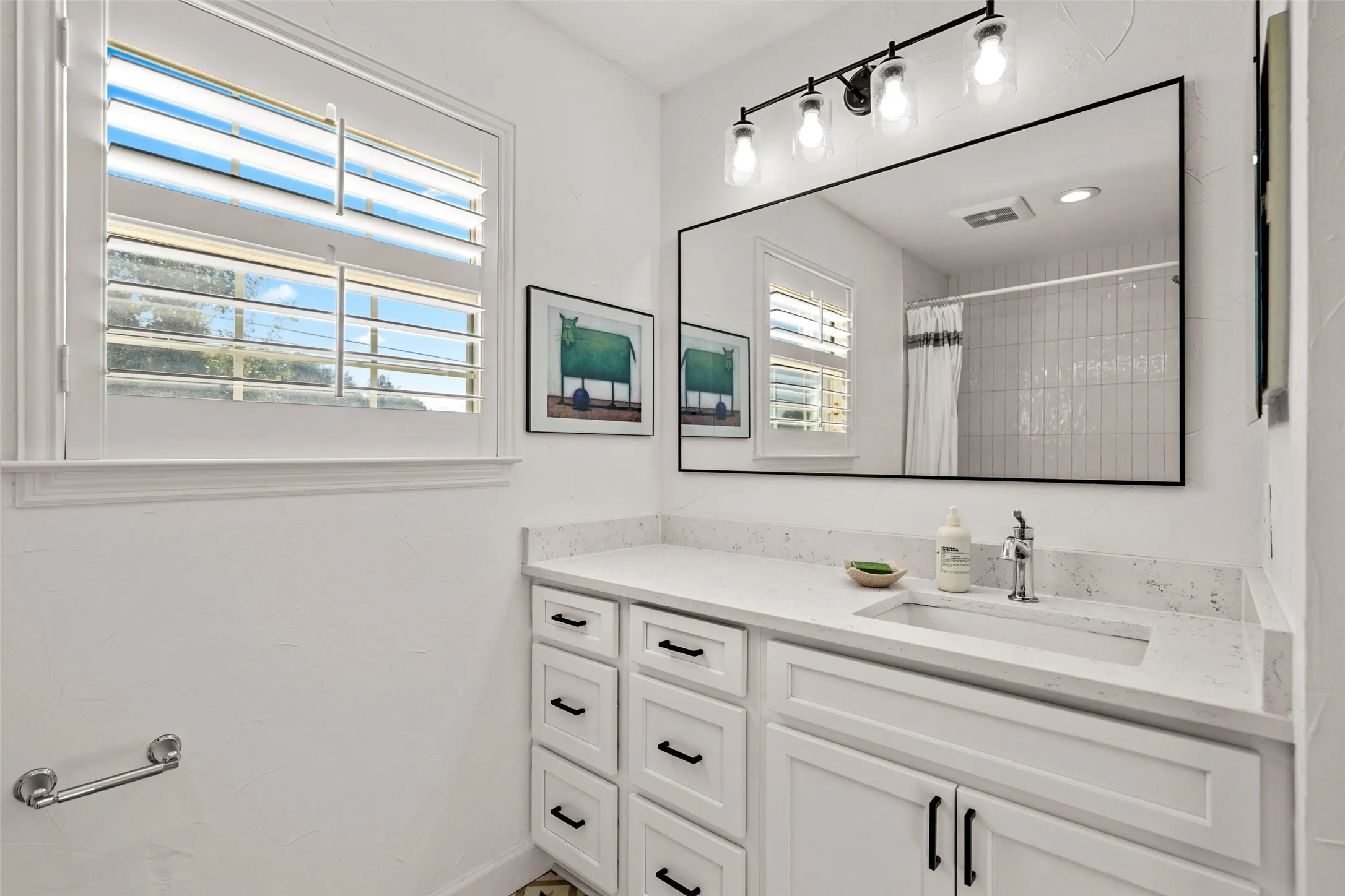 Single Family Residence For Sale in Collin County , 8120 Tavaros Drive, Plano, Texas 75024, 3 Bedroom, 3 Bathroom, 2 Garage spaces, 2,154 Sqft, built in 1992, mls#21372786, Real Estate Agent in Plano, Homes For Sale in Collin county, Homes For Sale in Plano, Realtor in Plano Texas, Real Estate Brokerage Independent Realty Texas, Luminita Cordes Realtor