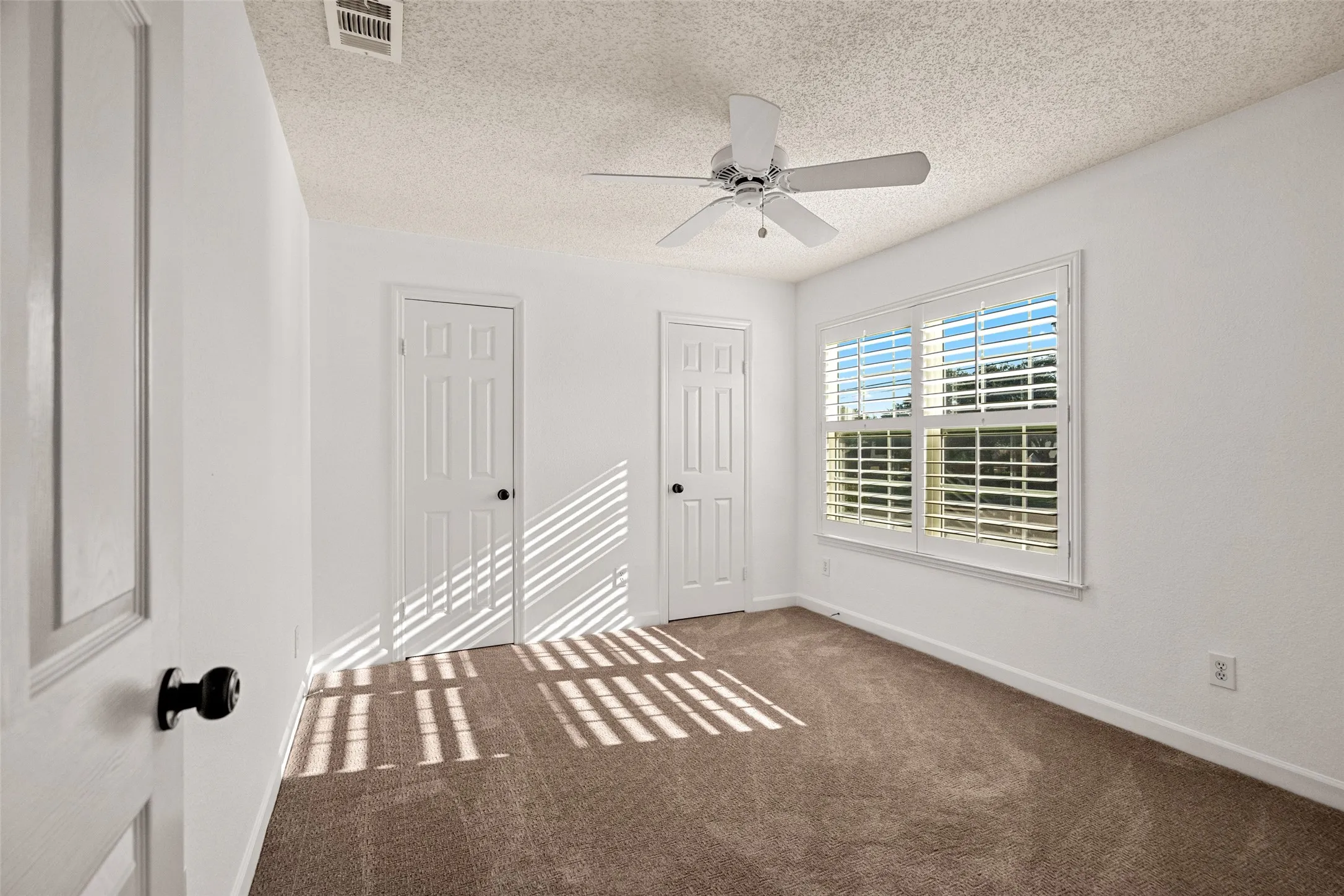 Single Family Residence For Sale in Collin County , 8120 Tavaros Drive, Plano, Texas 75024, 3 Bedroom, 3 Bathroom, 2 Garage spaces, 2,154 Sqft, built in 1992, mls#21372786, Real Estate Agent in Plano, Homes For Sale in Collin county, Homes For Sale in Plano, Realtor in Plano Texas, Real Estate Brokerage Independent Realty Texas, Luminita Cordes Realtor
