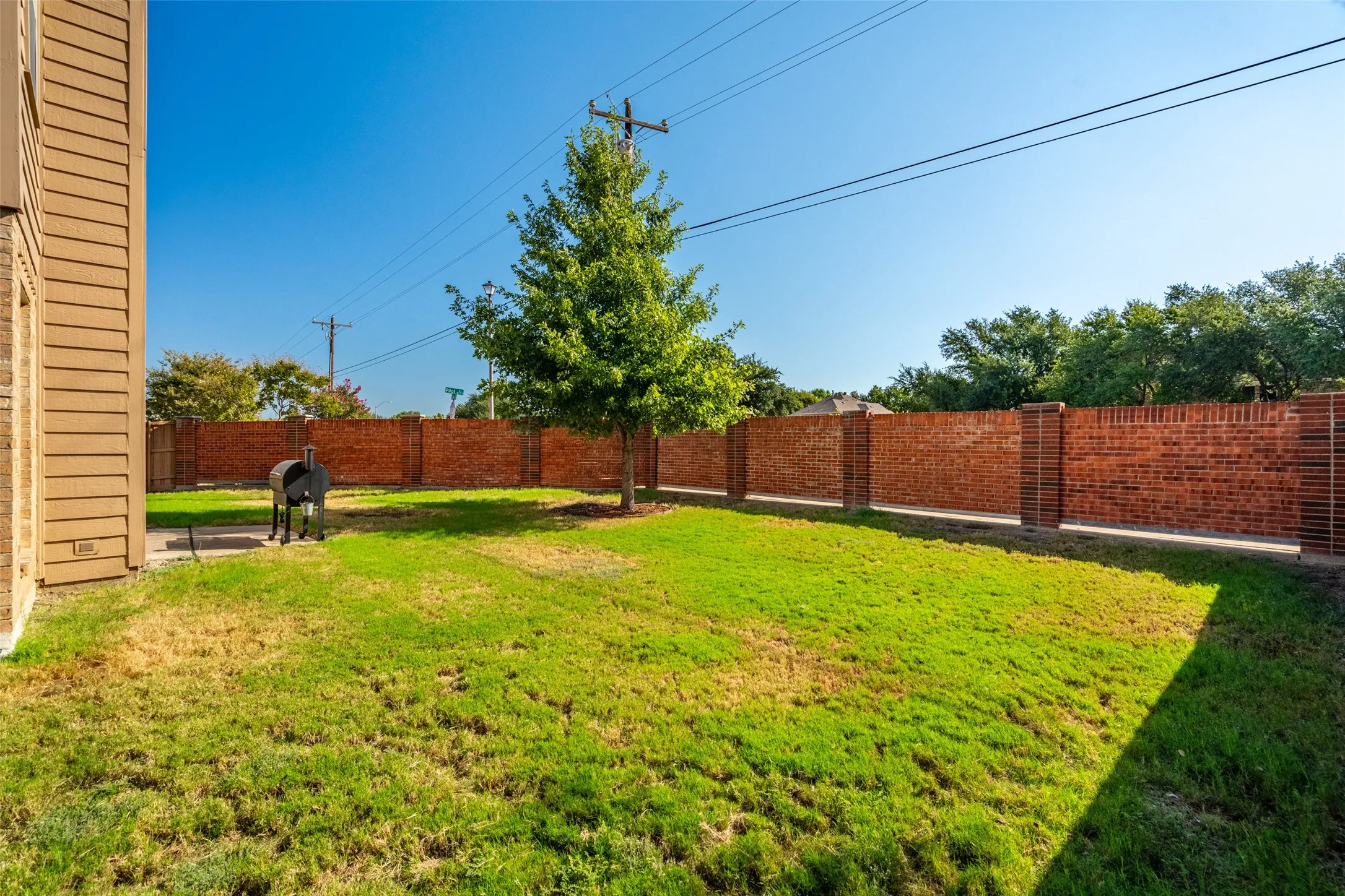 Single Family Residence For Sale in Collin County , 8120 Tavaros Drive, Plano, Texas 75024, 3 Bedroom, 3 Bathroom, 2 Garage spaces, 2,154 Sqft, built in 1992, mls#21372786, Real Estate Agent in Plano, Homes For Sale in Collin county, Homes For Sale in Plano, Realtor in Plano Texas, Real Estate Brokerage Independent Realty Texas, Luminita Cordes Realtor