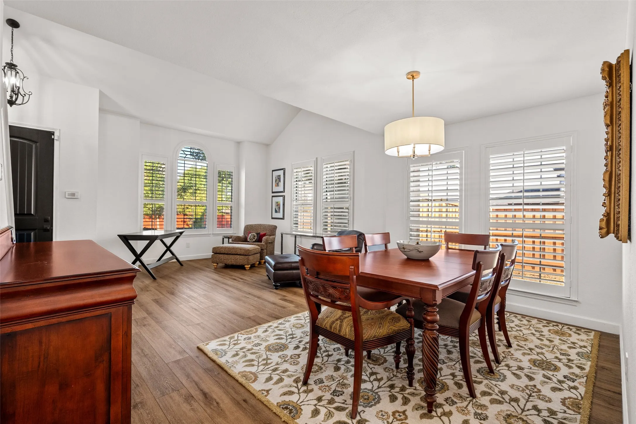 Single Family Residence For Sale in Collin County , 8120 Tavaros Drive, Plano, Texas 75024, 3 Bedroom, 3 Bathroom, 2 Garage spaces, 2,154 Sqft, built in 1992, mls#21372786, Real Estate Agent in Plano, Homes For Sale in Collin county, Homes For Sale in Plano, Realtor in Plano Texas, Real Estate Brokerage Independent Realty Texas, Luminita Cordes Realtor