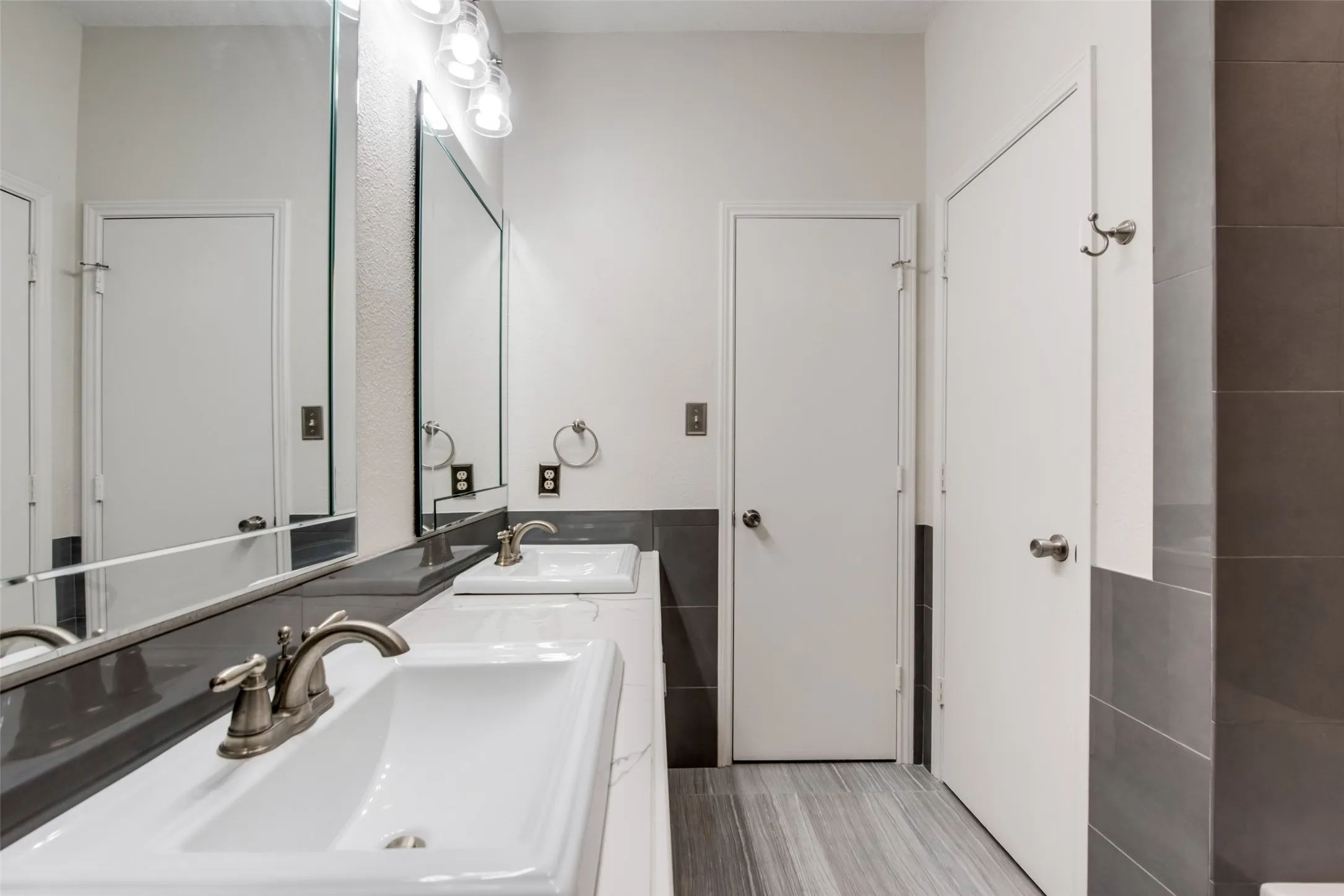 Townhouse For Rent in Tarrant County , 510 Norwood Place 9, Arlington, Texas 76013, 2 Bedroom, 3 Bathroom, 1 Garage spaces, 1,517 Sqft, built in 1984, mls#21383354, Real Estate Agent in Arlington, Homes For Rent in Tarrant county, Homes For Rent in Arlington, Realtor in Arlington Texas, Real Estate Brokerage Independent Realty Texas, Luminita Cordes Realtor