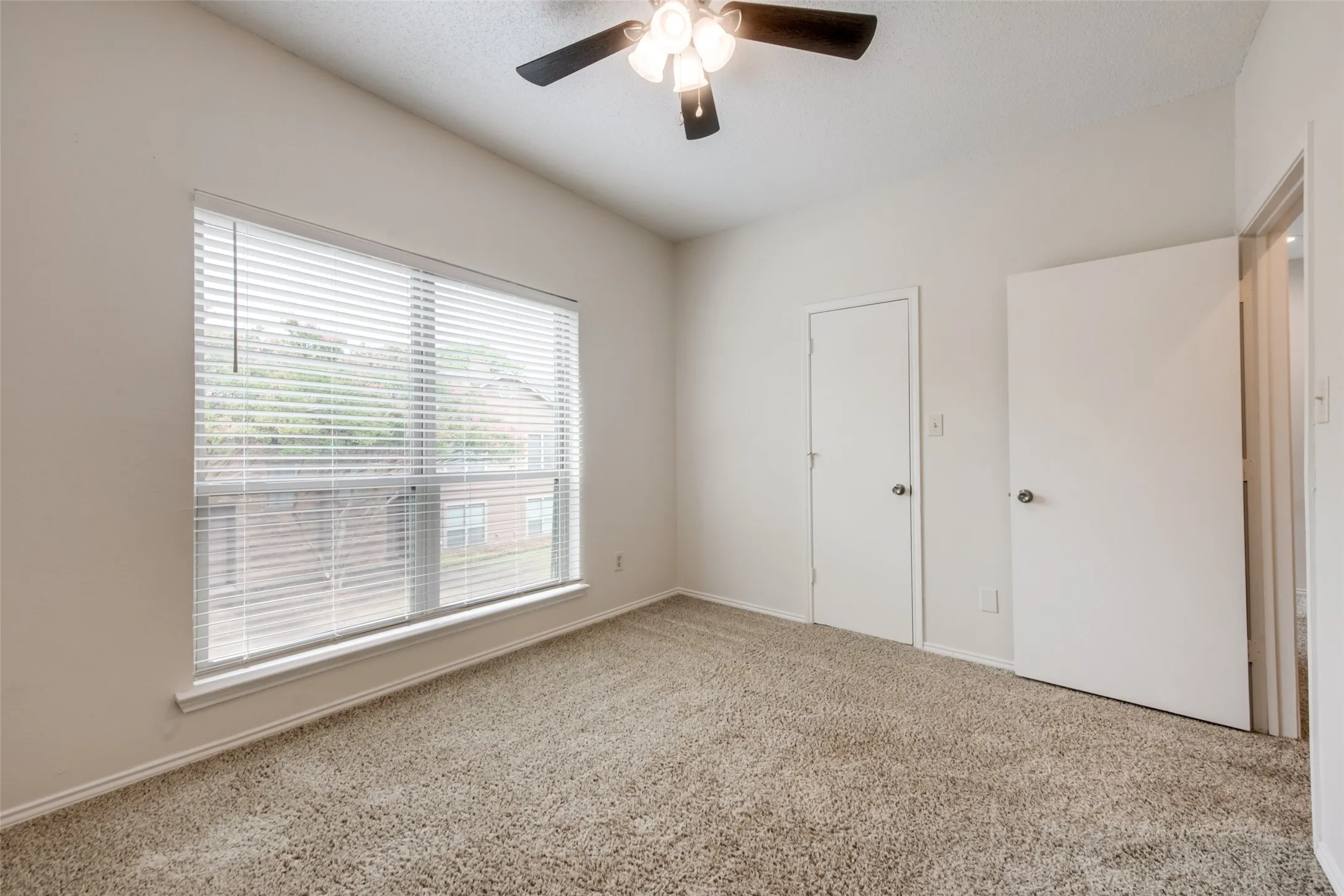 Townhouse For Rent in Tarrant County , 510 Norwood Place 9, Arlington, Texas 76013, 2 Bedroom, 3 Bathroom, 1 Garage spaces, 1,517 Sqft, built in 1984, mls#21383354, Real Estate Agent in Arlington, Homes For Rent in Tarrant county, Homes For Rent in Arlington, Realtor in Arlington Texas, Real Estate Brokerage Independent Realty Texas, Luminita Cordes Realtor