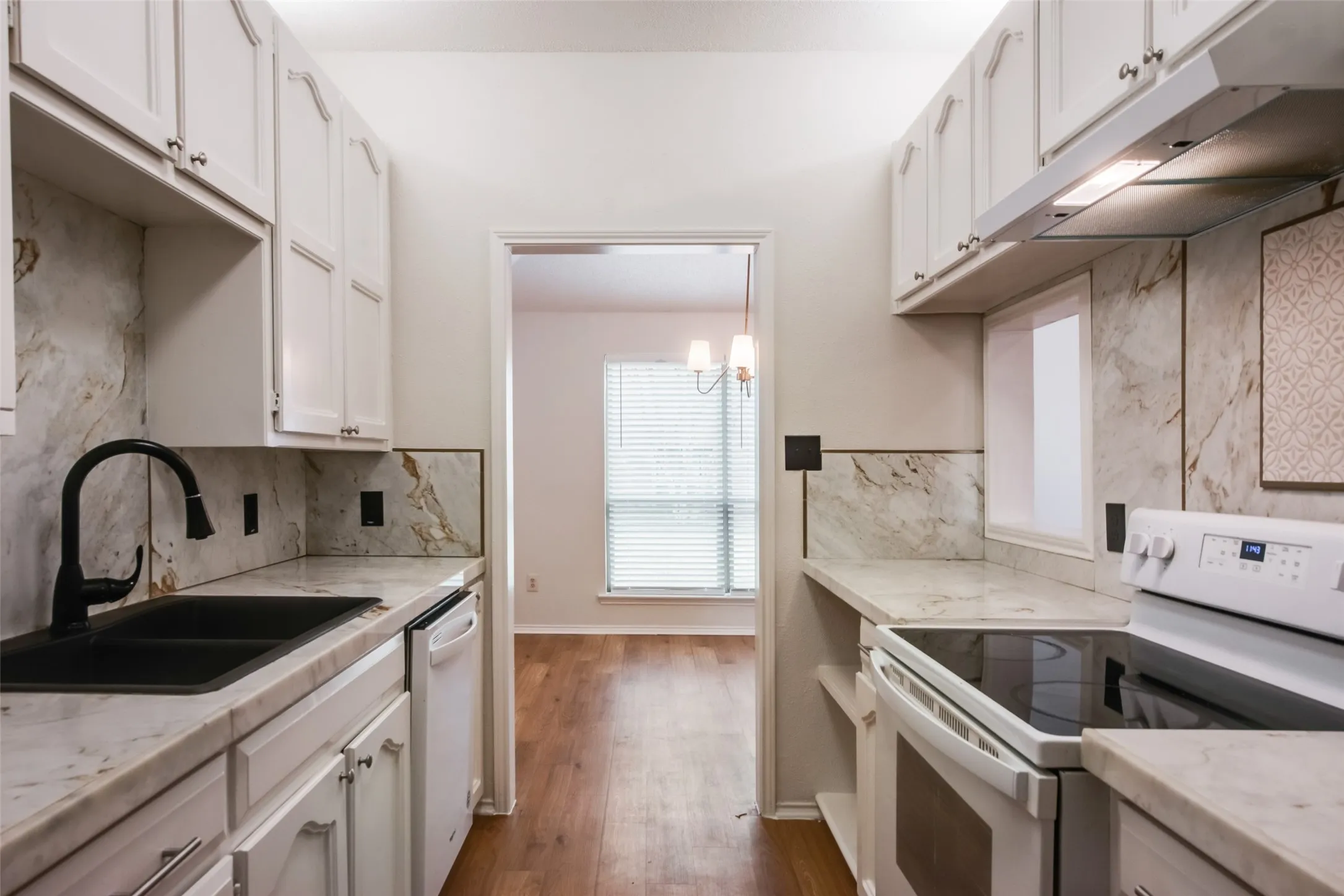 Townhouse For Rent in Tarrant County , 510 Norwood Place 9, Arlington, Texas 76013, 2 Bedroom, 3 Bathroom, 1 Garage spaces, 1,517 Sqft, built in 1984, mls#21383354, Real Estate Agent in Arlington, Homes For Rent in Tarrant county, Homes For Rent in Arlington, Realtor in Arlington Texas, Real Estate Brokerage Independent Realty Texas, Luminita Cordes Realtor