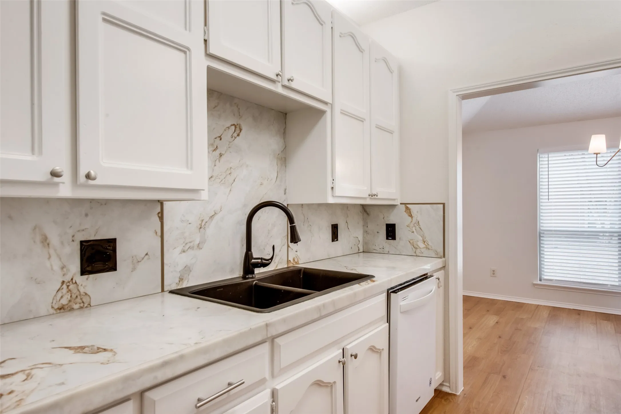 Townhouse For Rent in Tarrant County , 510 Norwood Place 9, Arlington, Texas 76013, 2 Bedroom, 3 Bathroom, 1 Garage spaces, 1,517 Sqft, built in 1984, mls#21383354, Real Estate Agent in Arlington, Homes For Rent in Tarrant county, Homes For Rent in Arlington, Realtor in Arlington Texas, Real Estate Brokerage Independent Realty Texas, Luminita Cordes Realtor